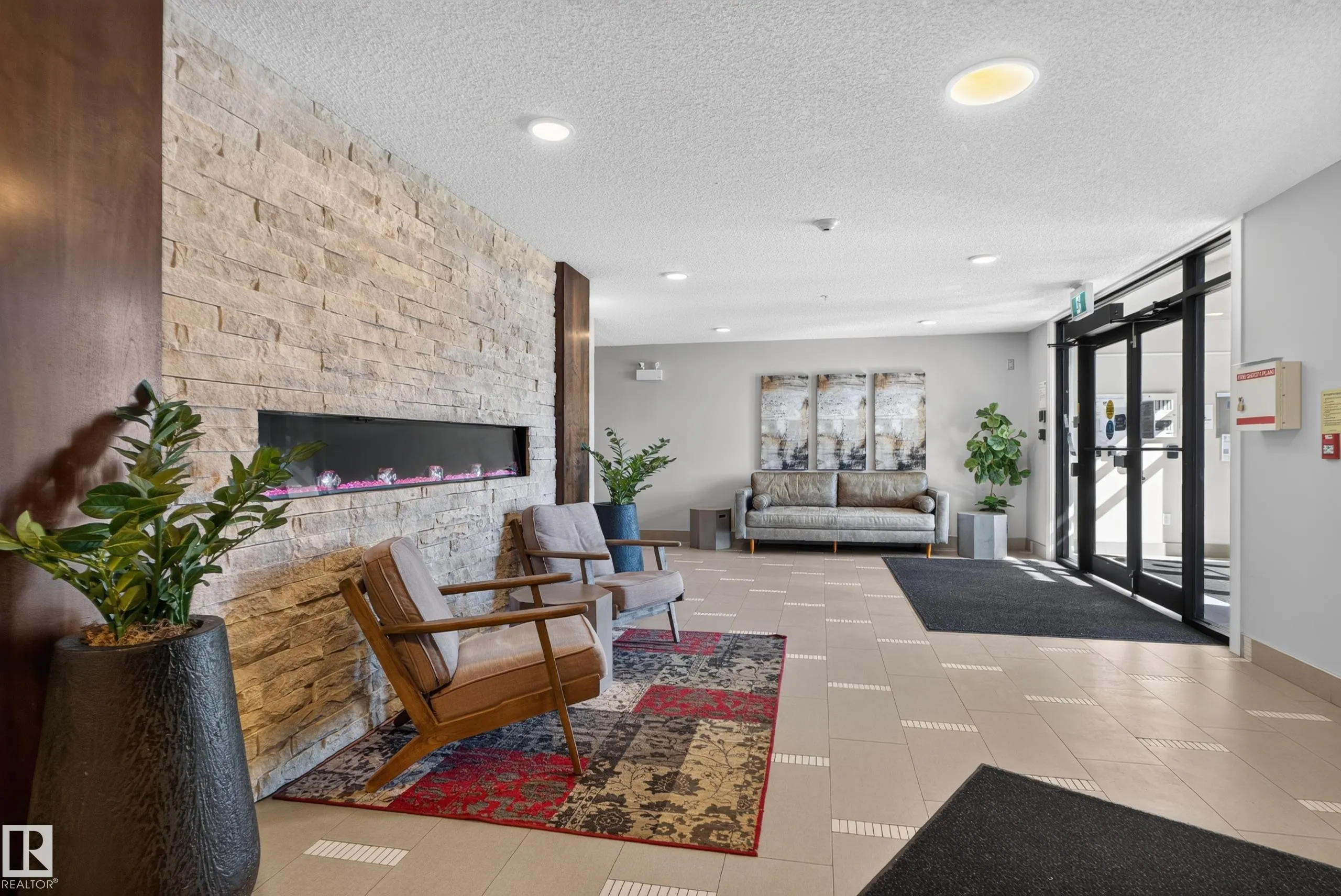 1506 TAMARACK Boulevard