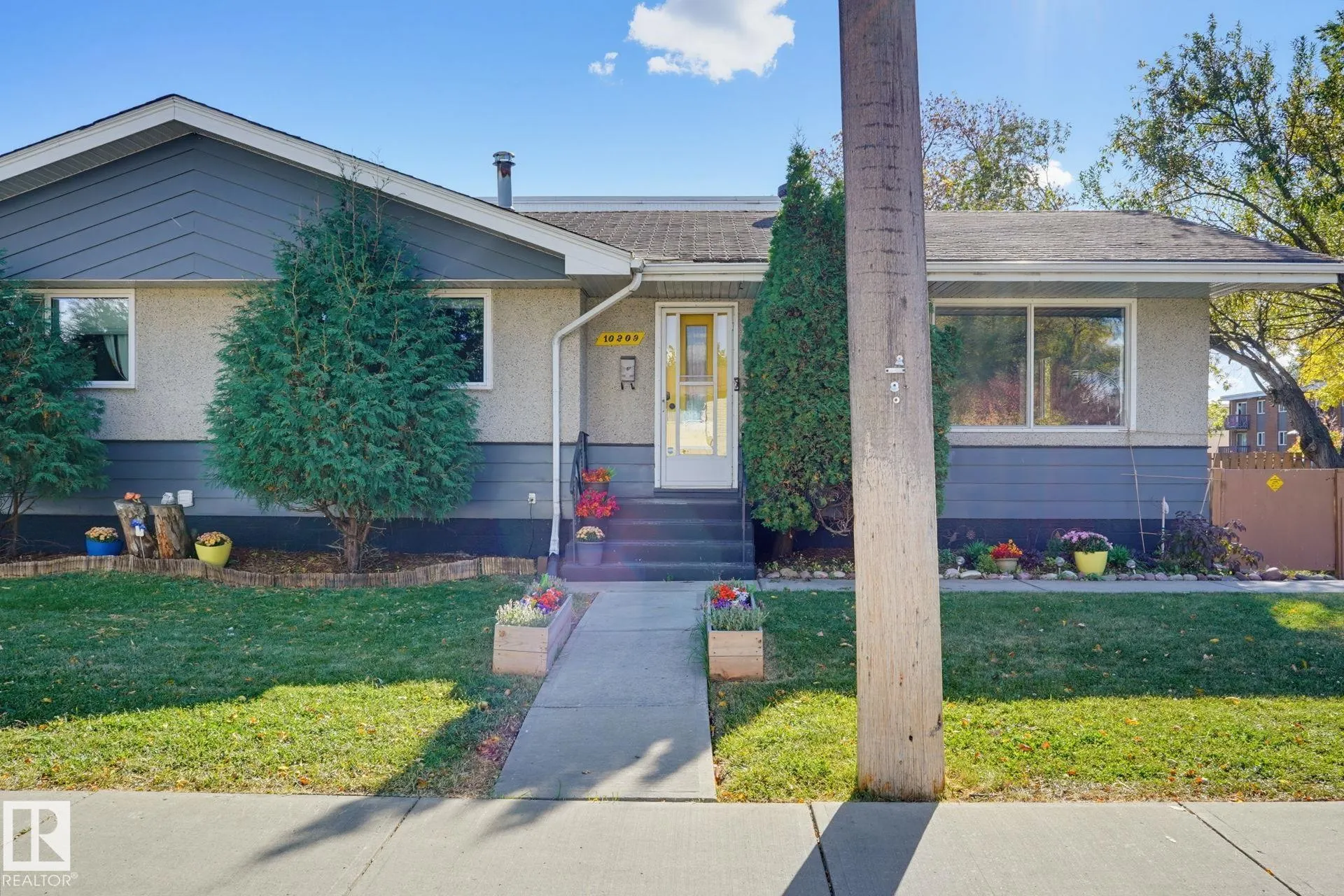10207 & 10209 120 Avenue