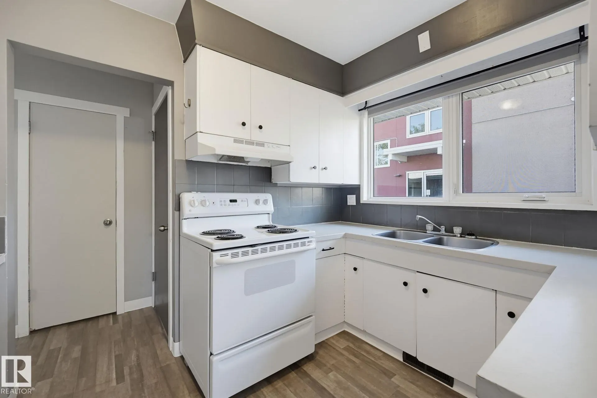 10207 & 10209 120 Avenue