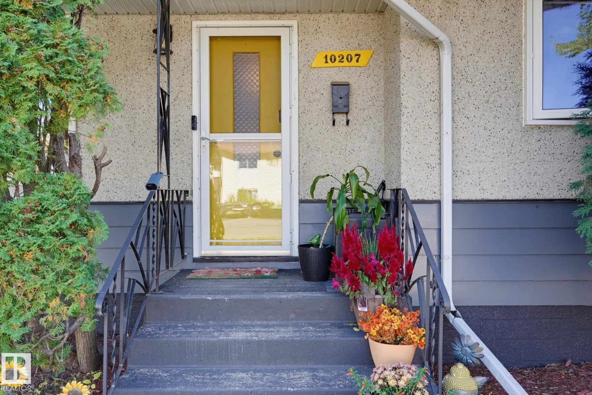 10207 & 10209 120 Avenue