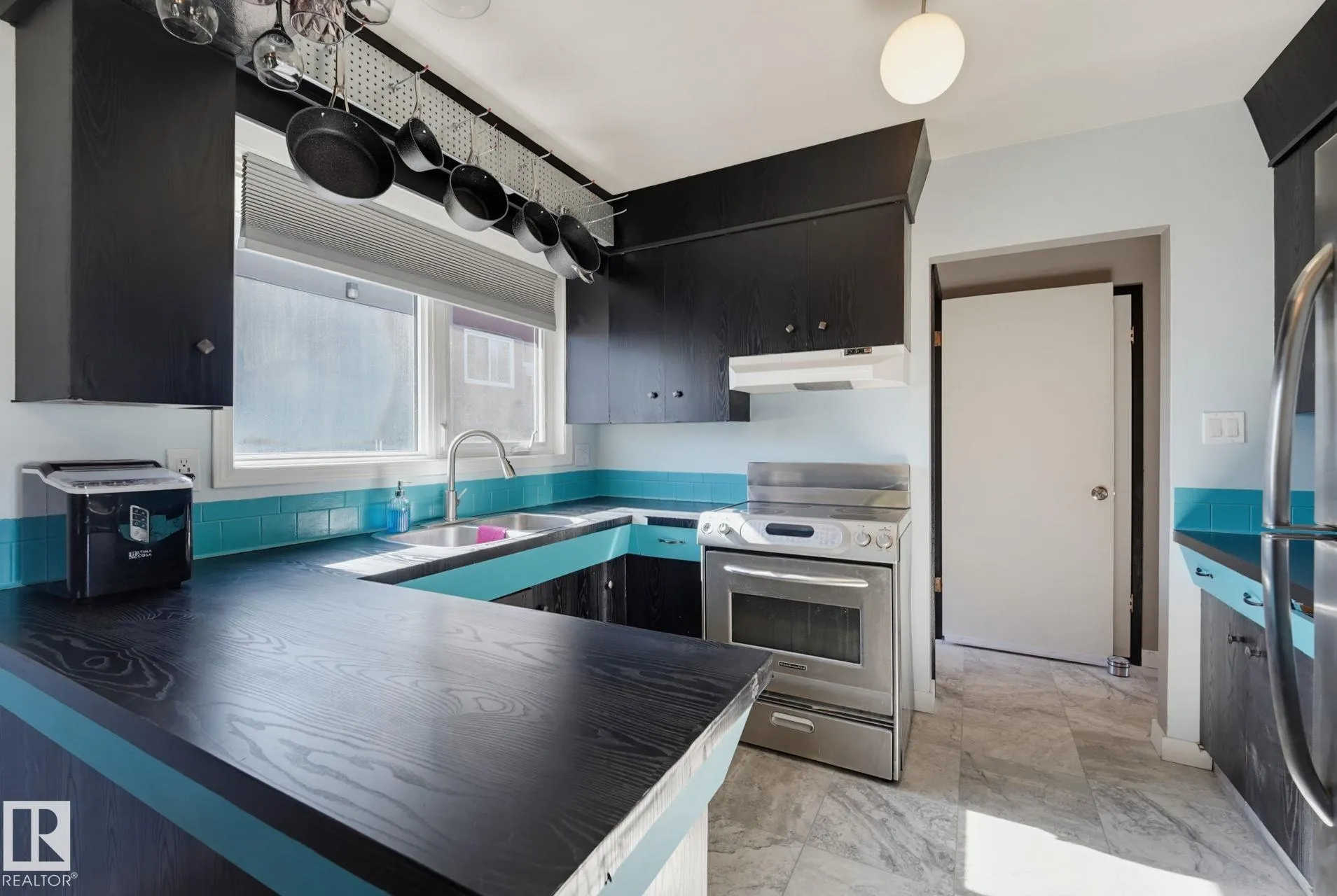 10207 & 10209 120 Avenue