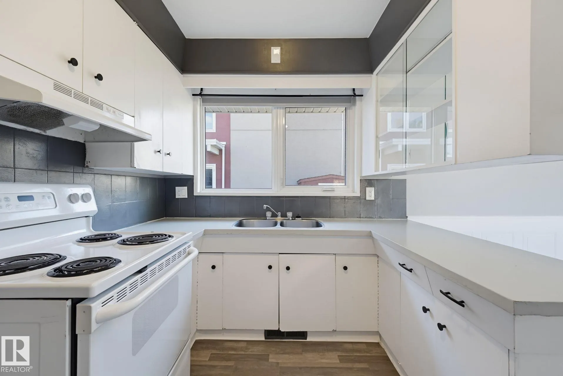 10207 & 10209 120 Avenue