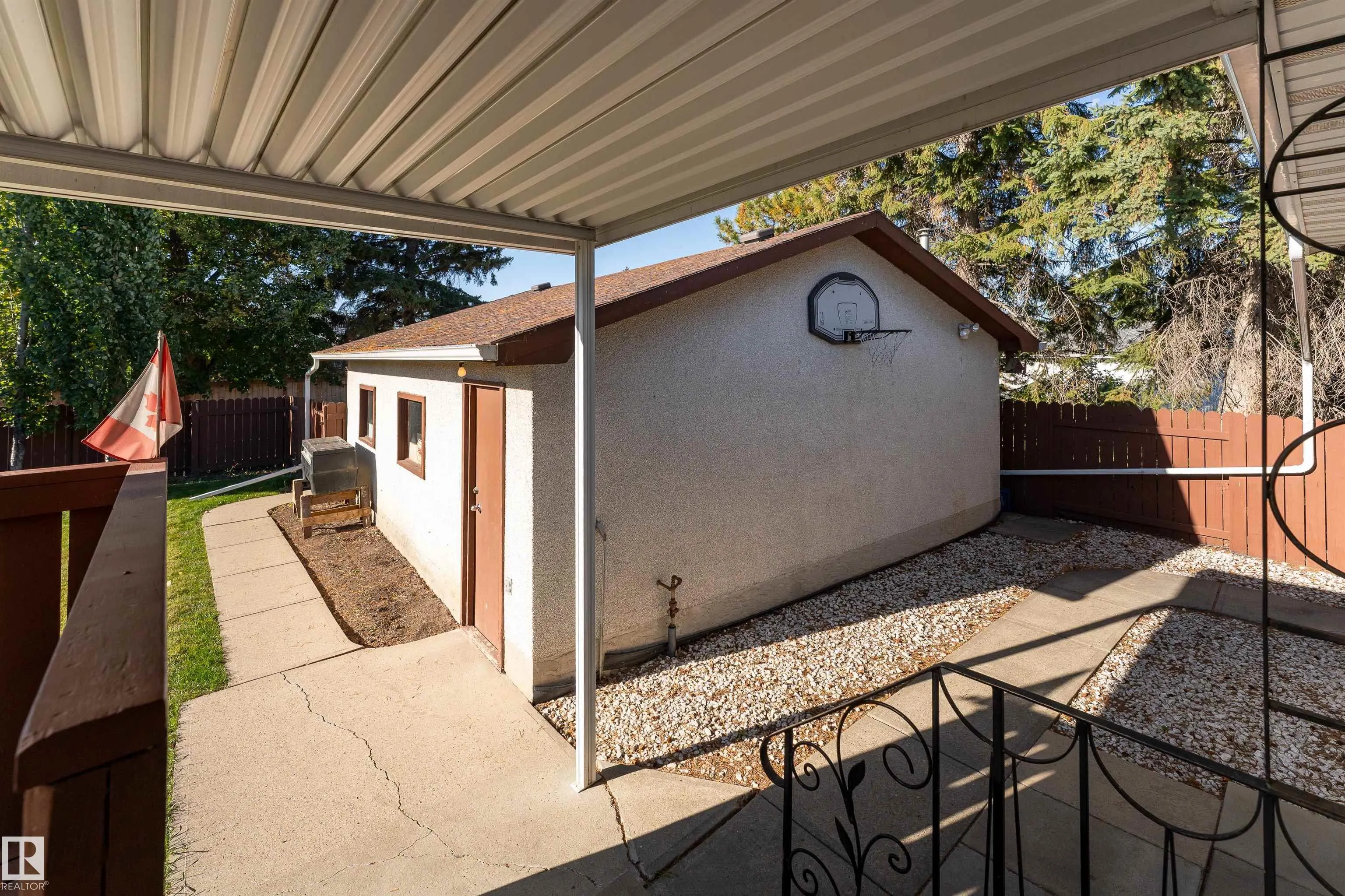 720 KNOTTWOOD Road