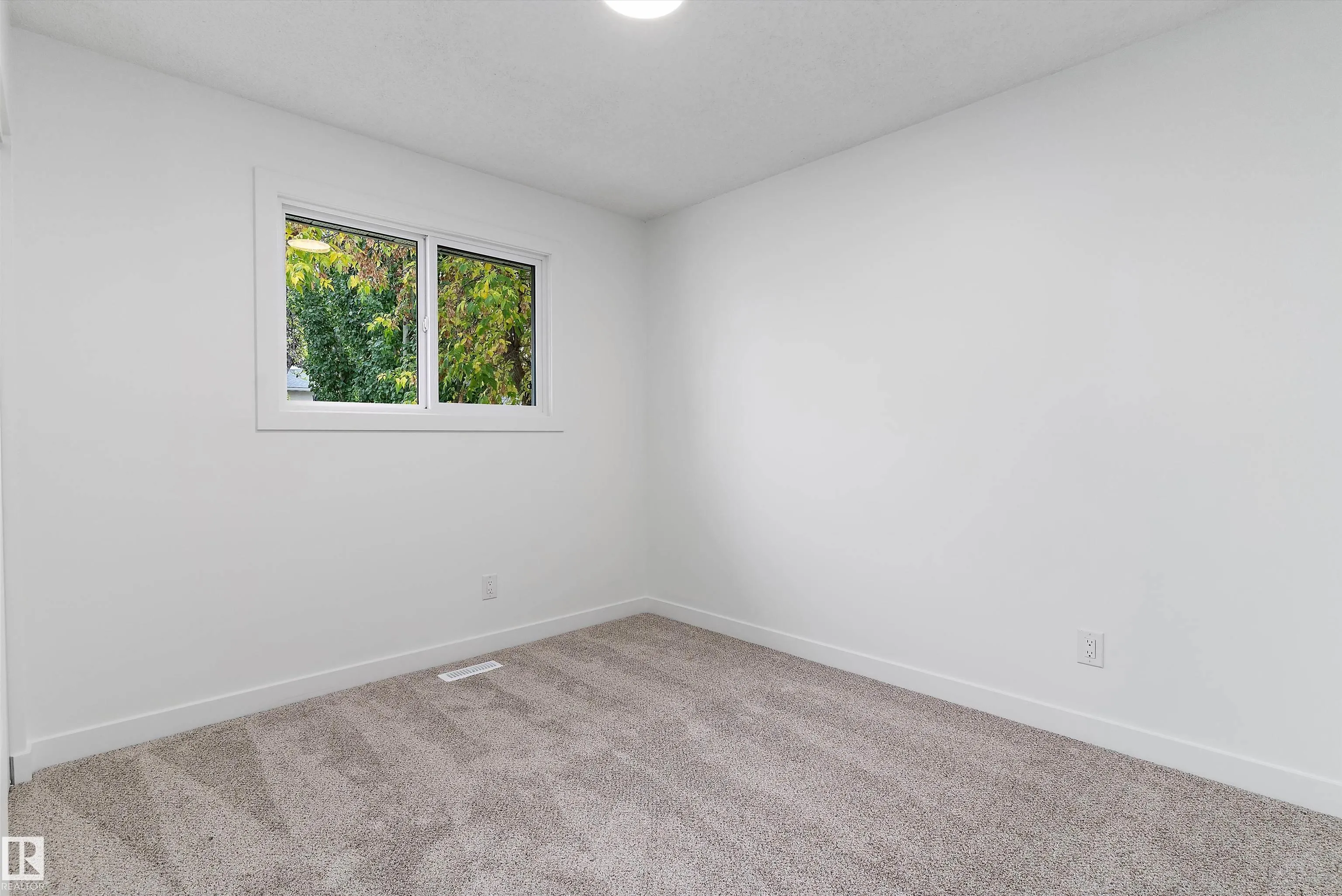 5 GLENBROOK Boulevard