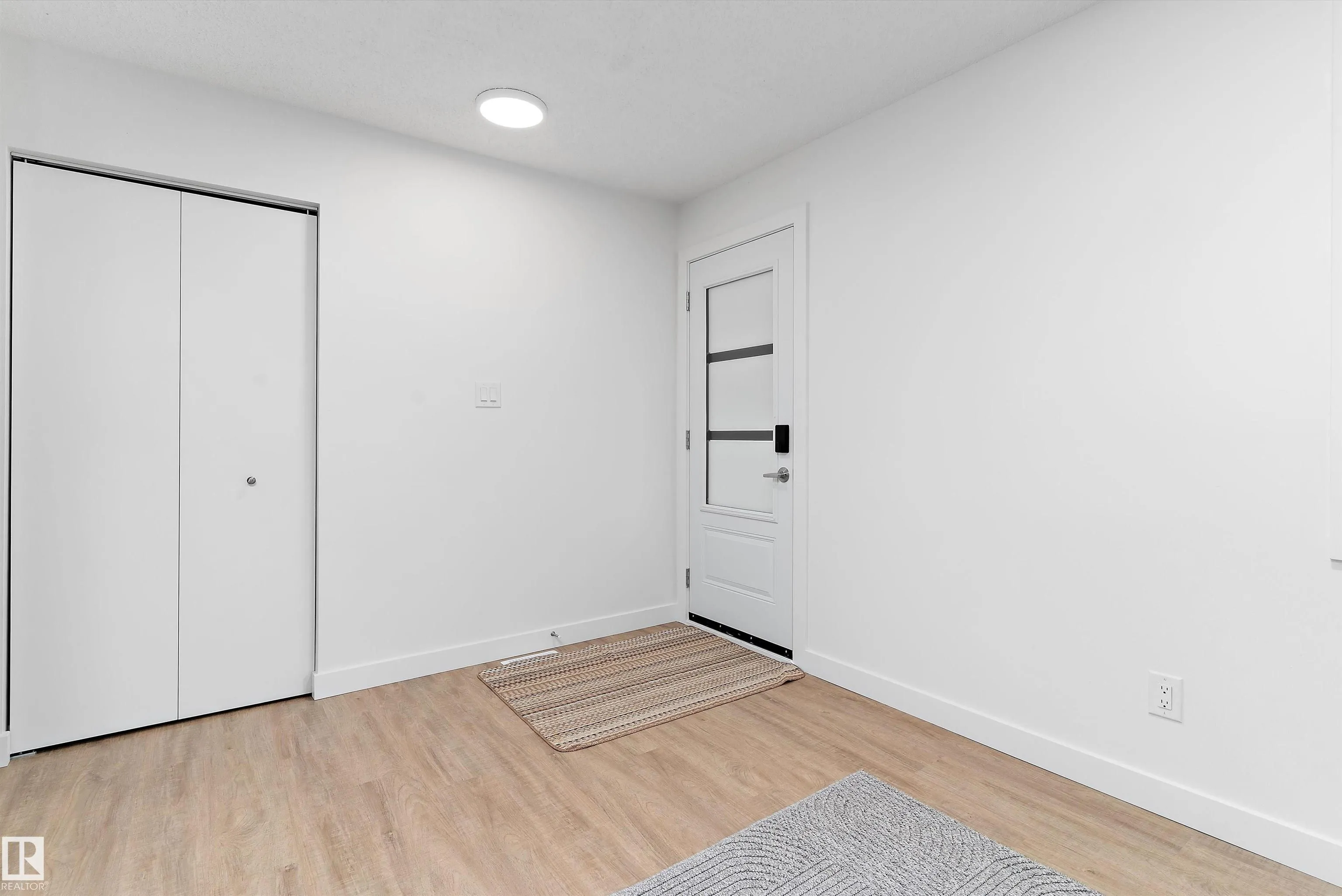 5 GLENBROOK Boulevard