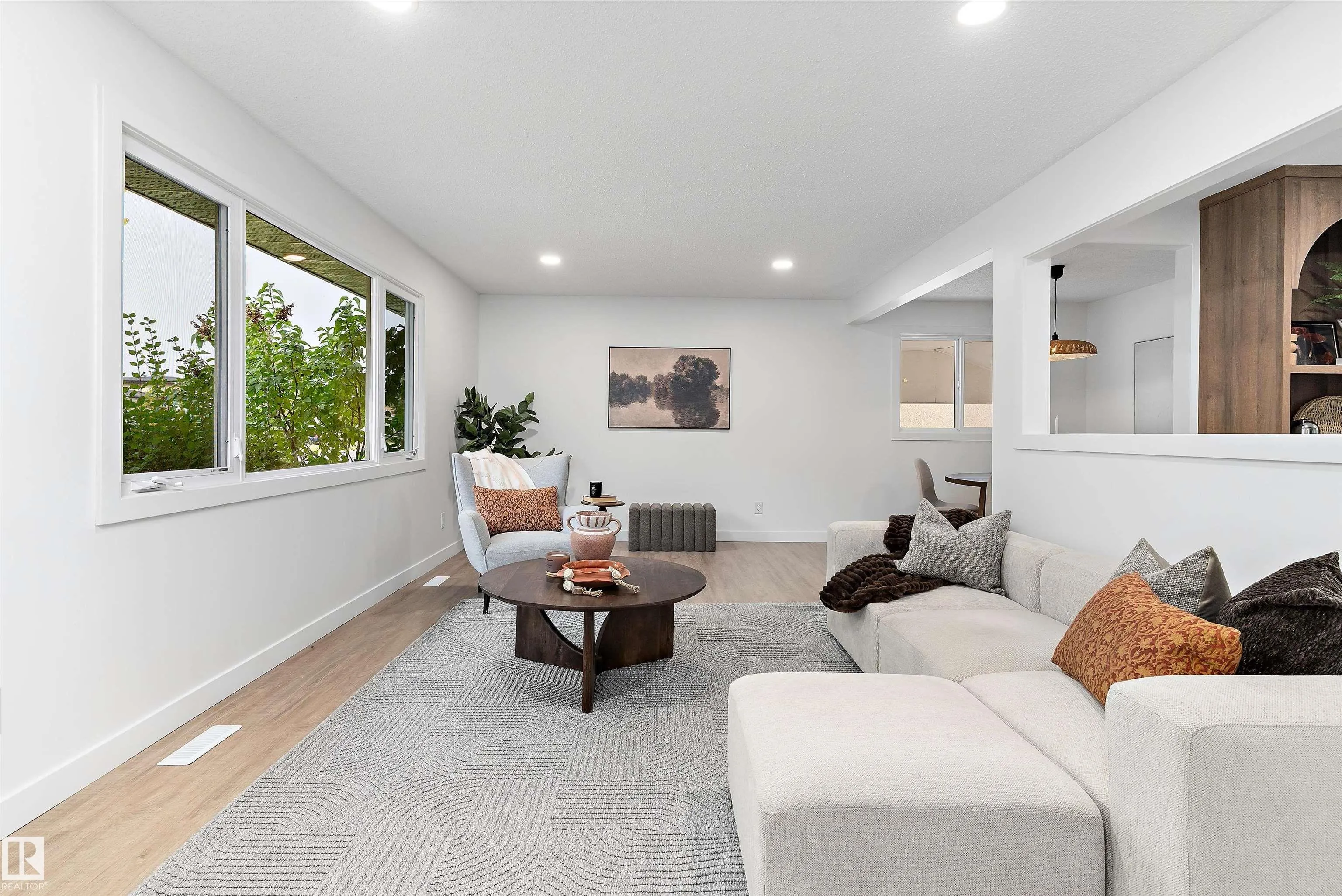 5 GLENBROOK Boulevard