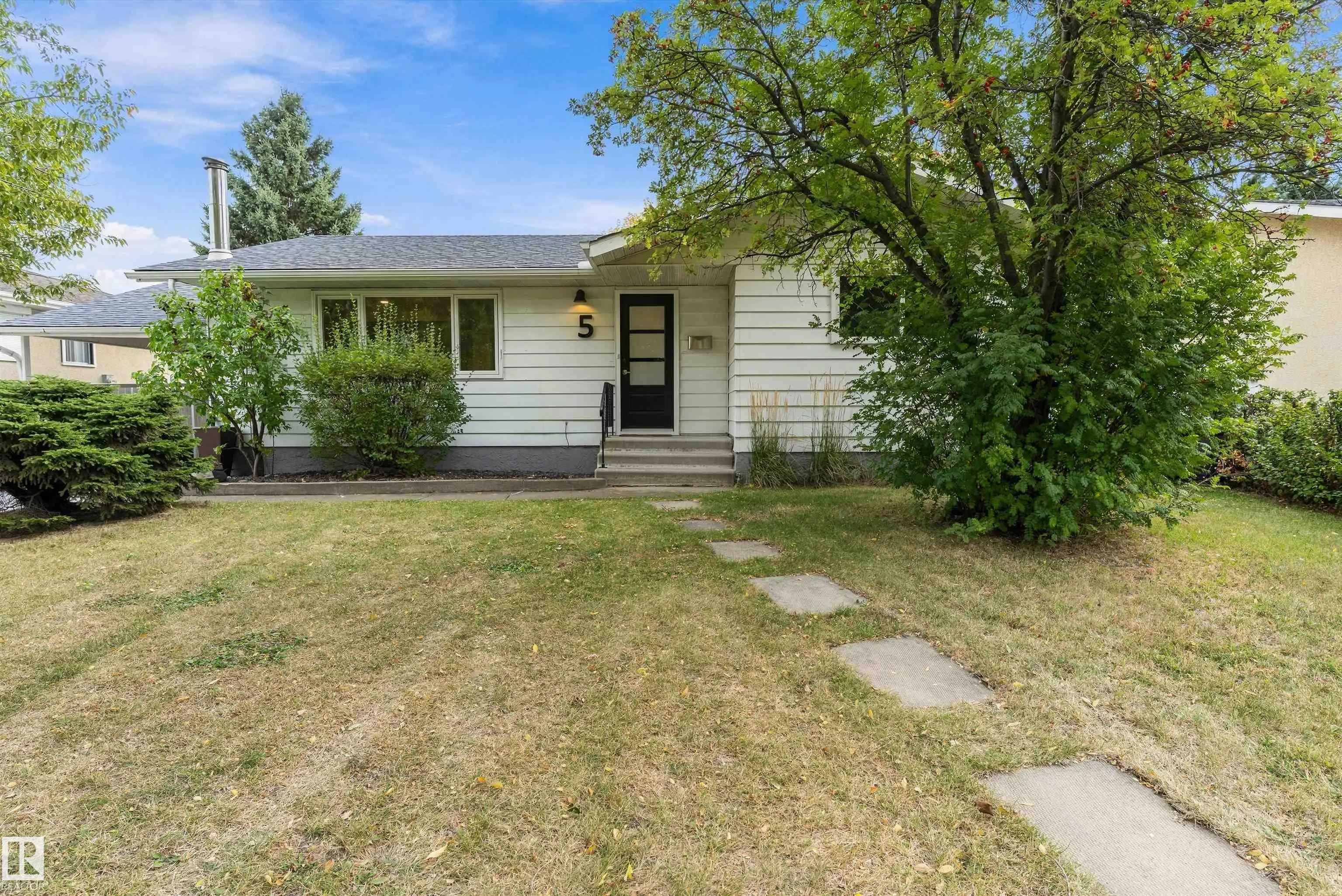 5 GLENBROOK Boulevard