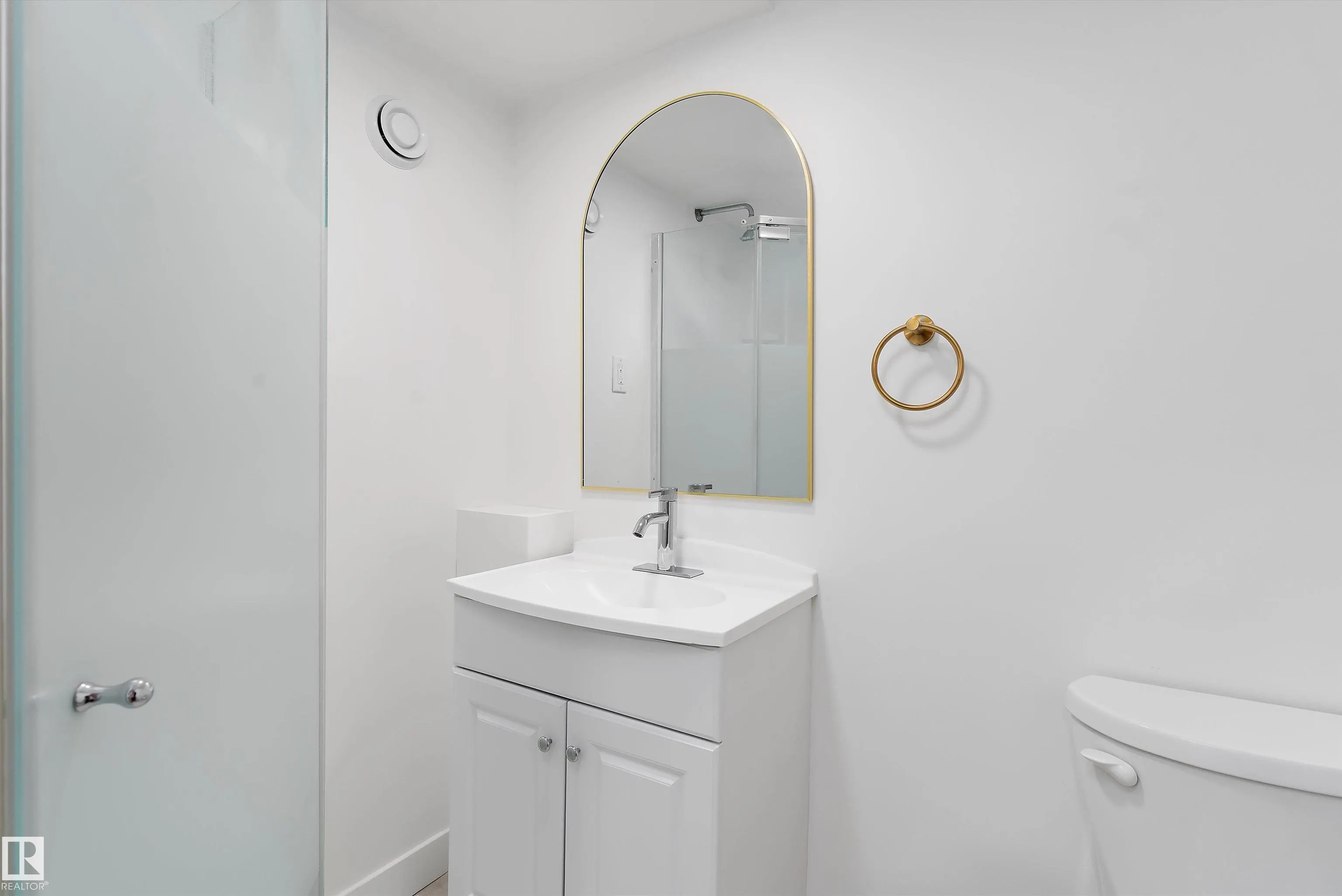 5 GLENBROOK Boulevard