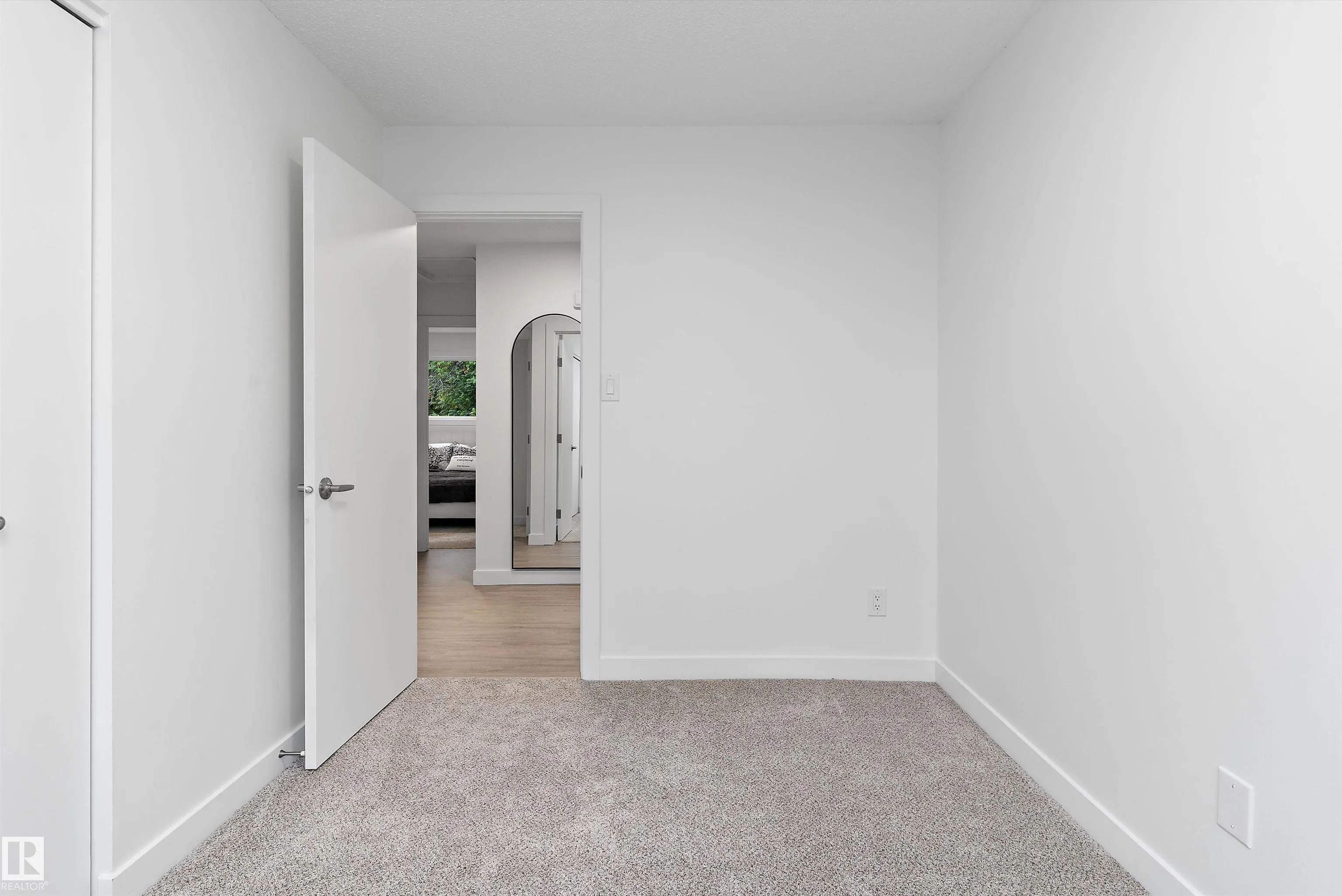 5 GLENBROOK Boulevard