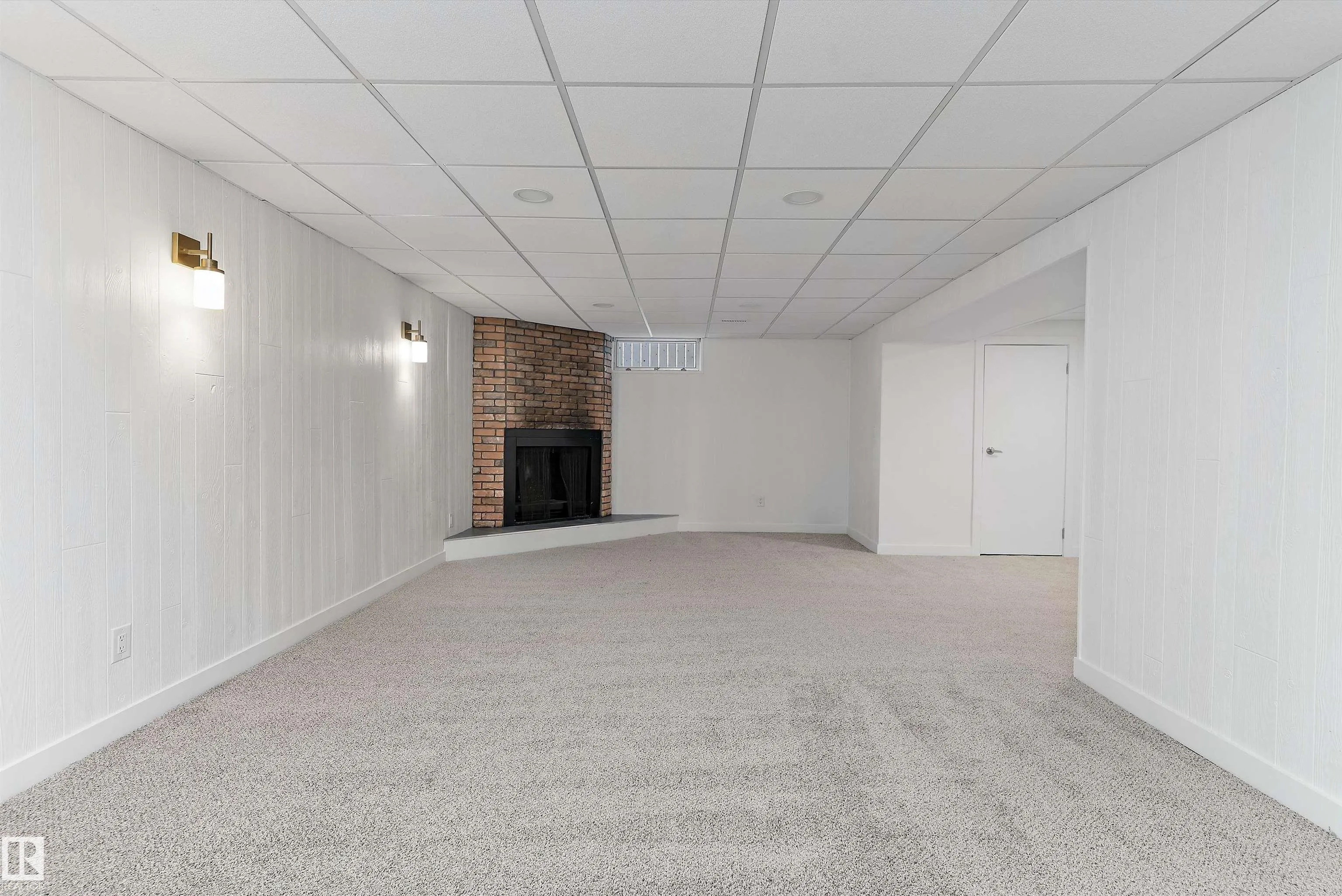 5 GLENBROOK Boulevard