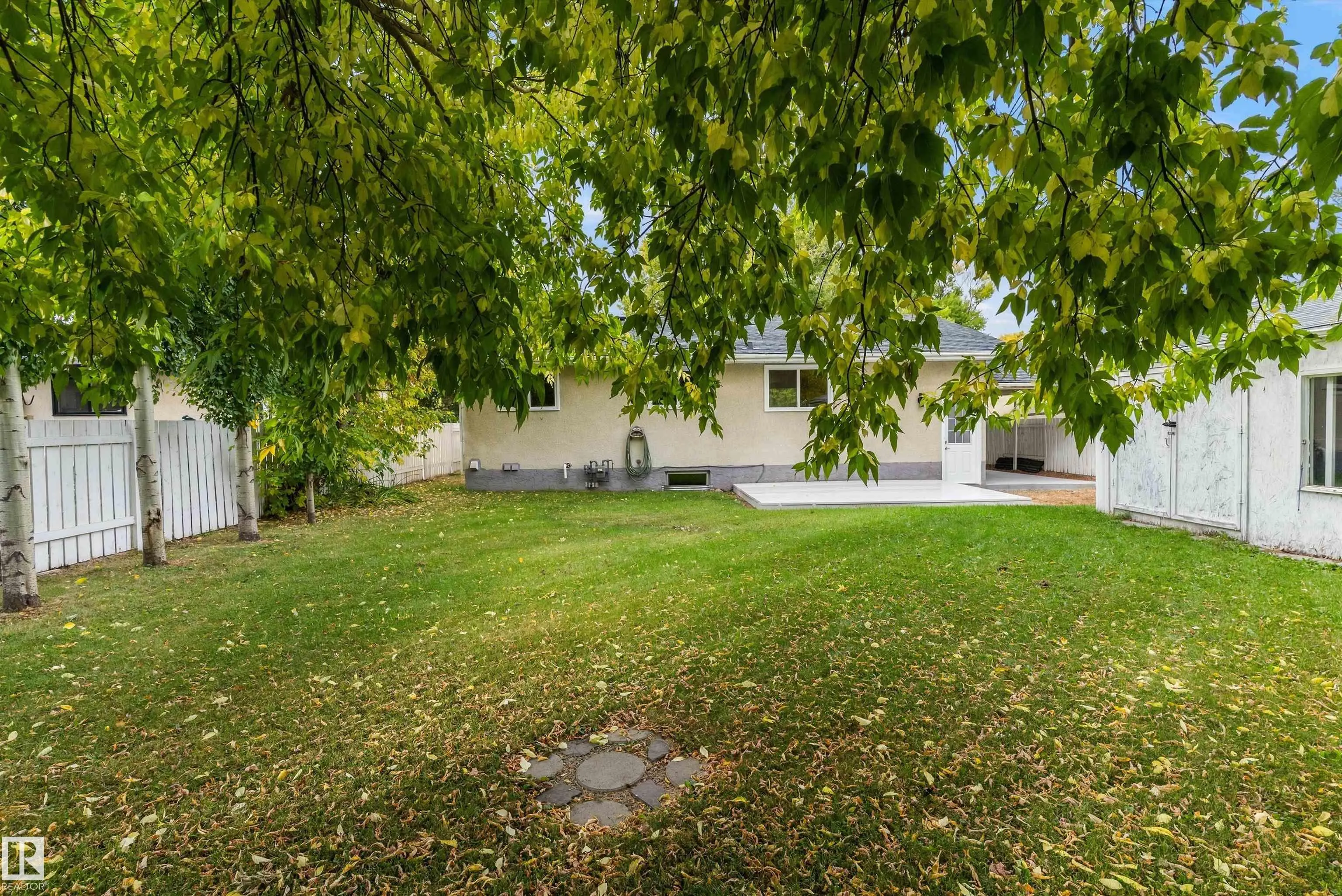 5 GLENBROOK Boulevard