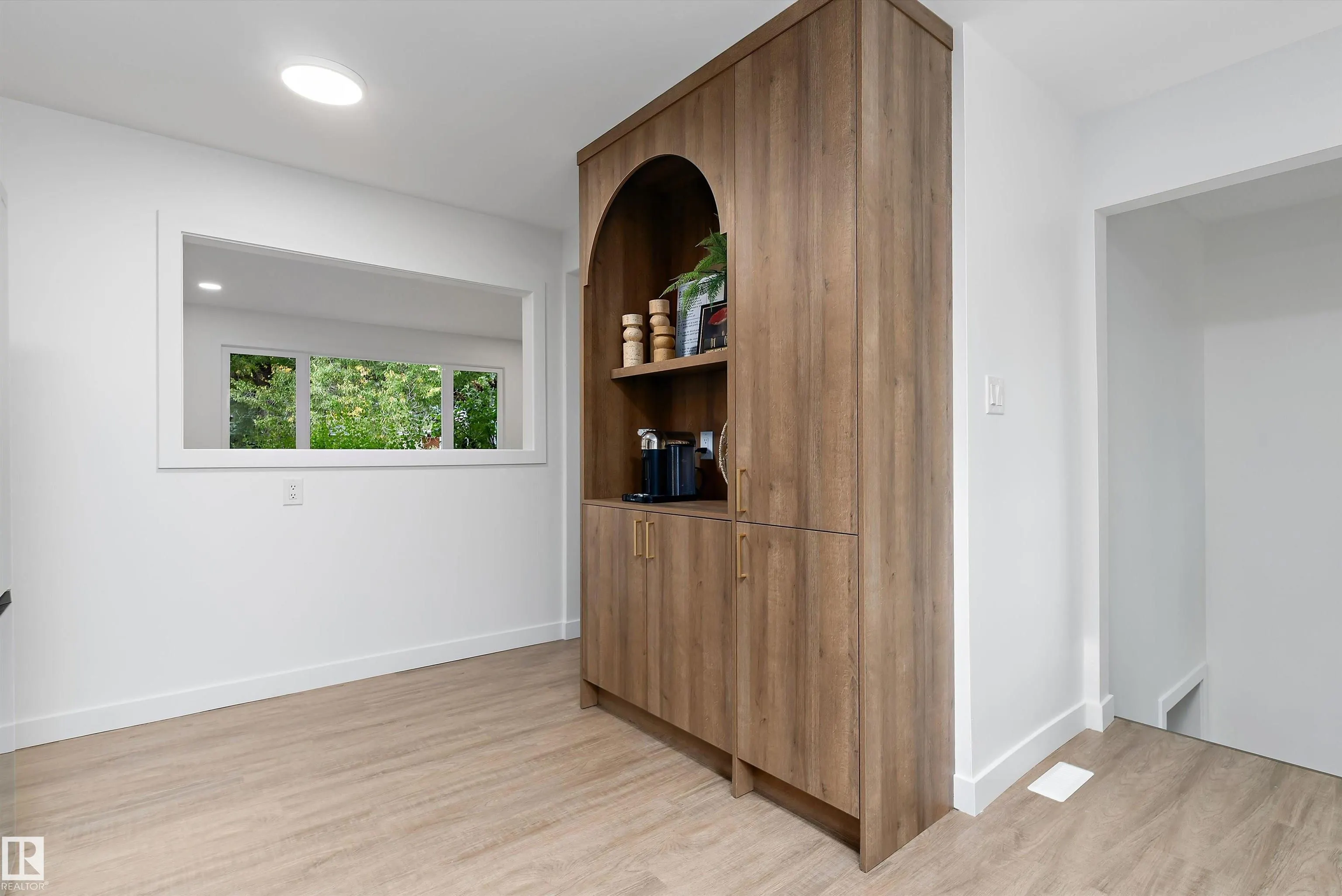 5 GLENBROOK Boulevard