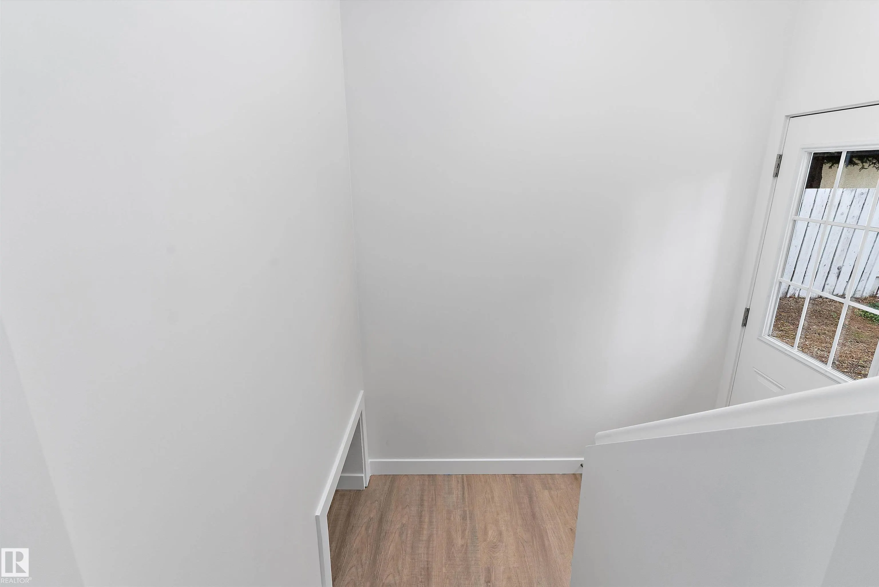 5 GLENBROOK Boulevard