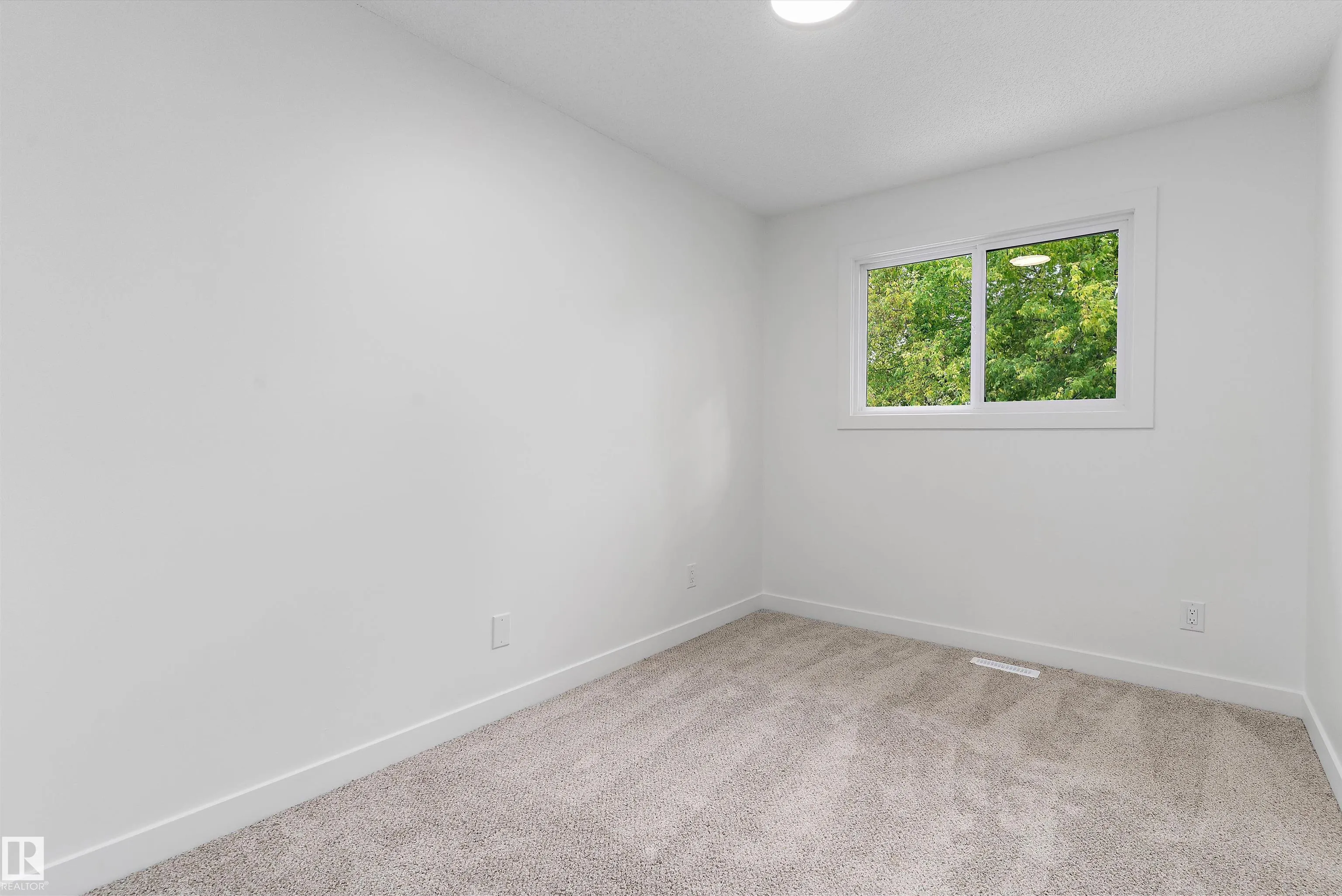 5 GLENBROOK Boulevard