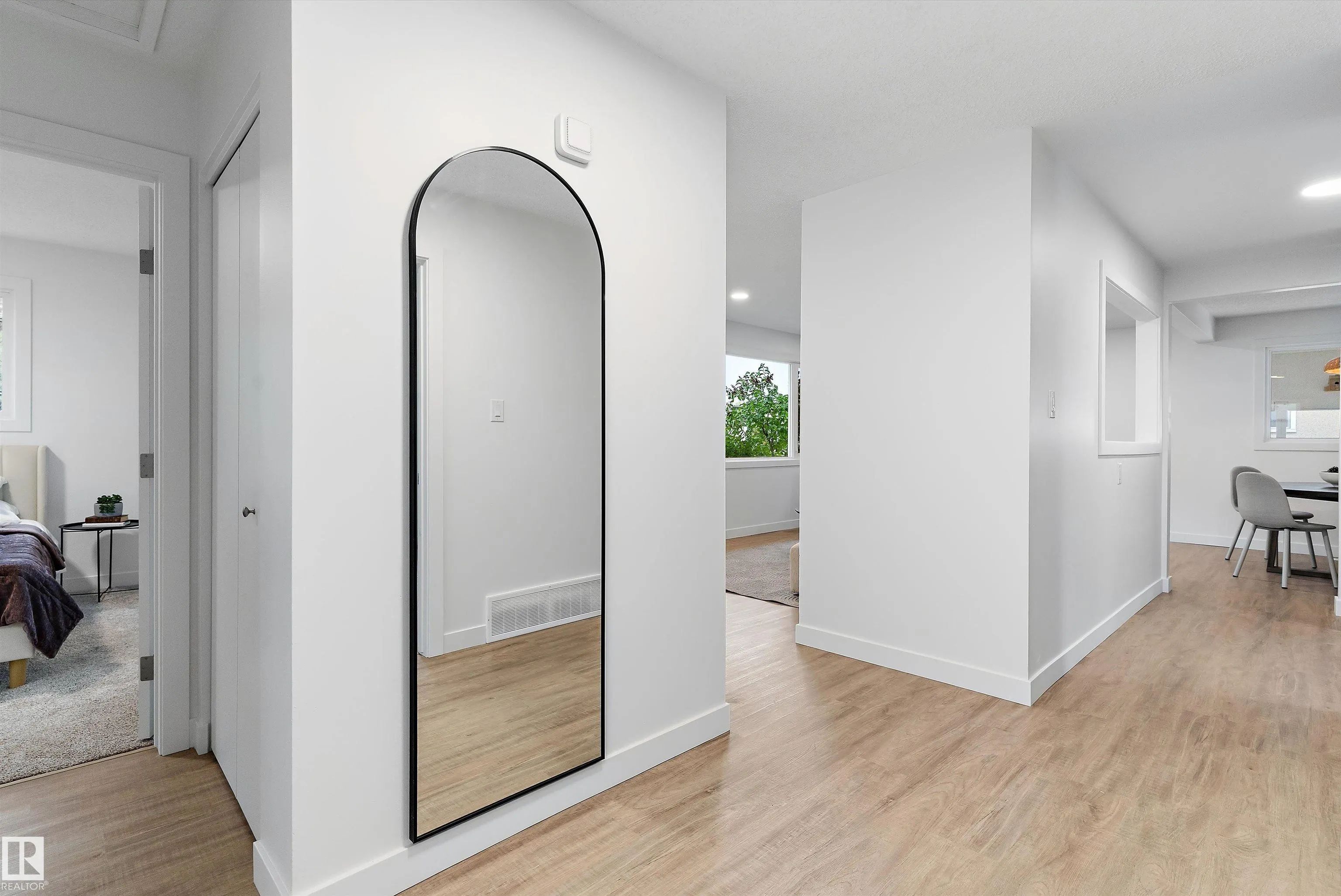 5 GLENBROOK Boulevard