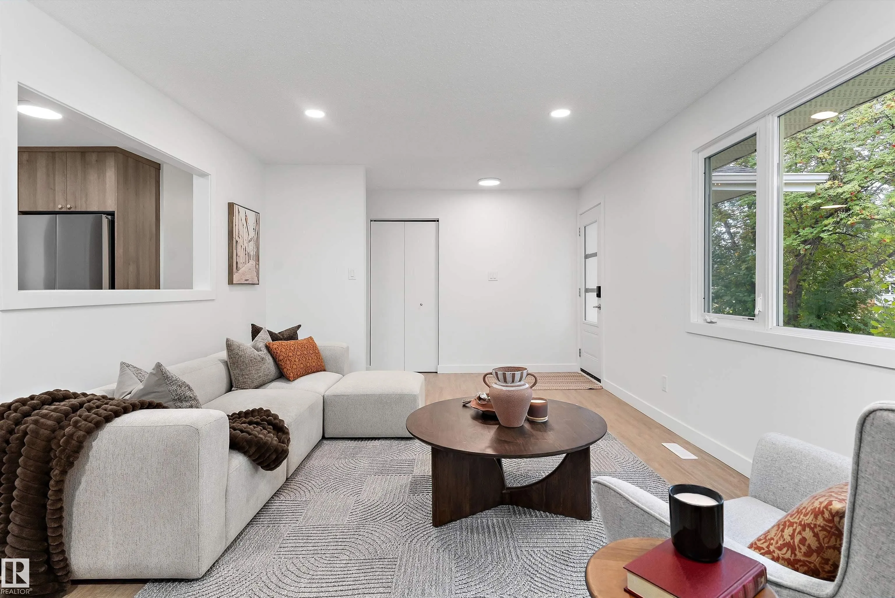 5 GLENBROOK Boulevard