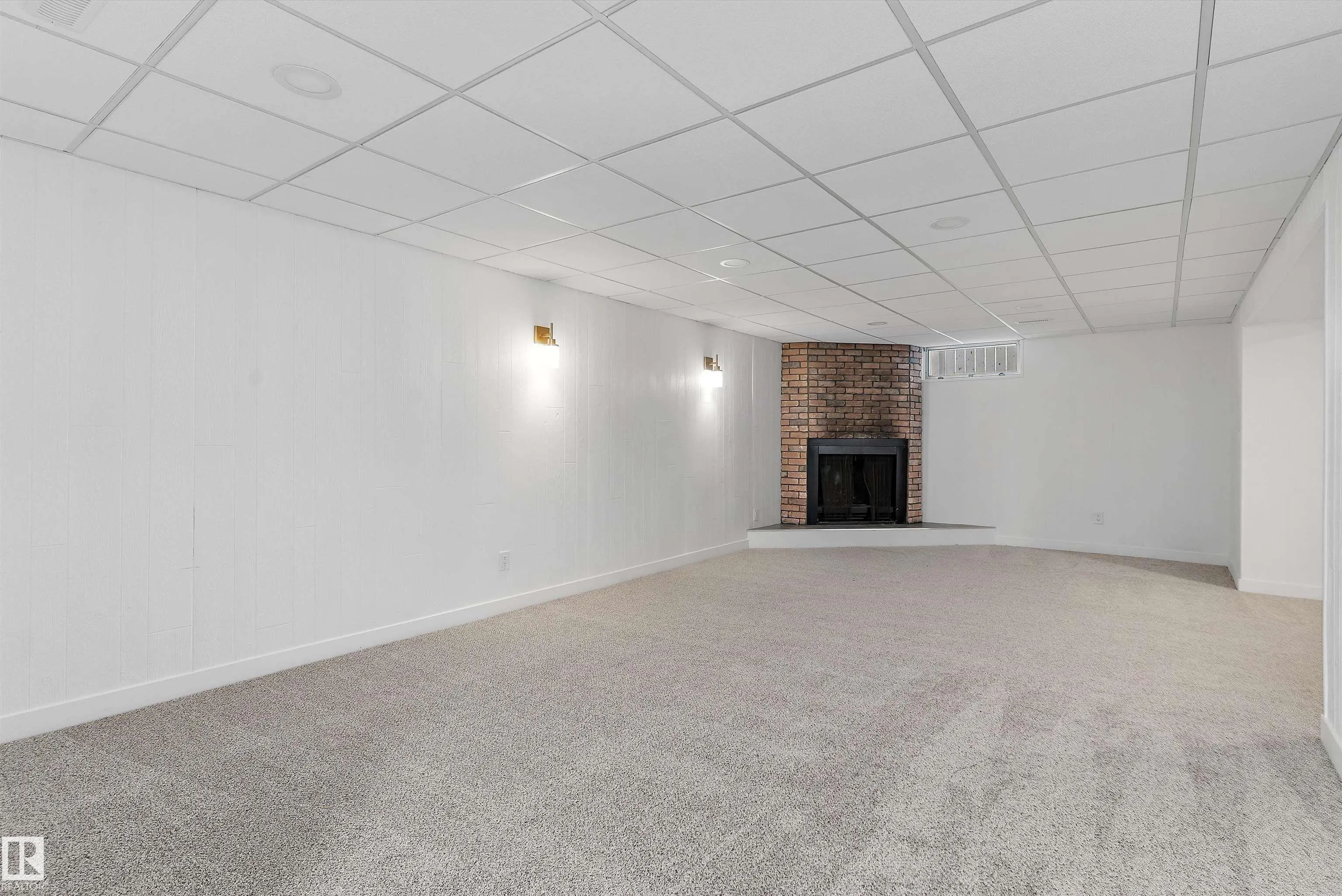5 GLENBROOK Boulevard