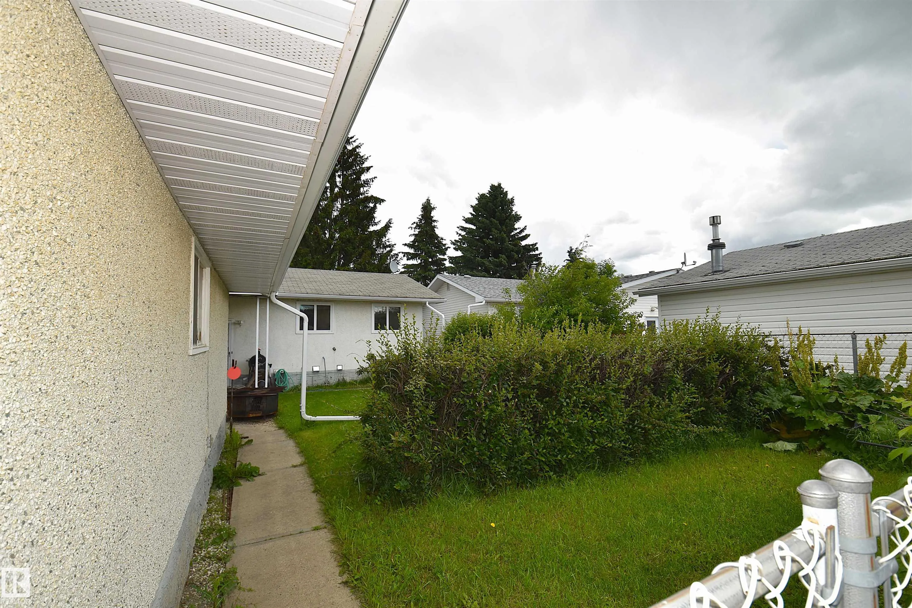 6 BEVERLY Avenue