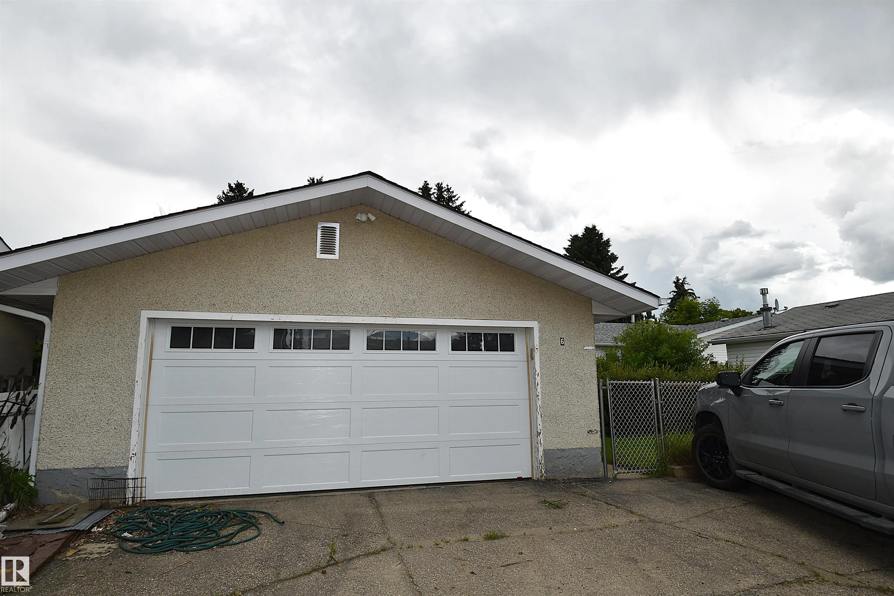 6 BEVERLY Avenue