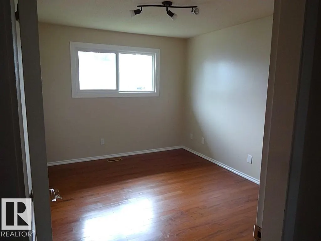 6 BEVERLY Avenue