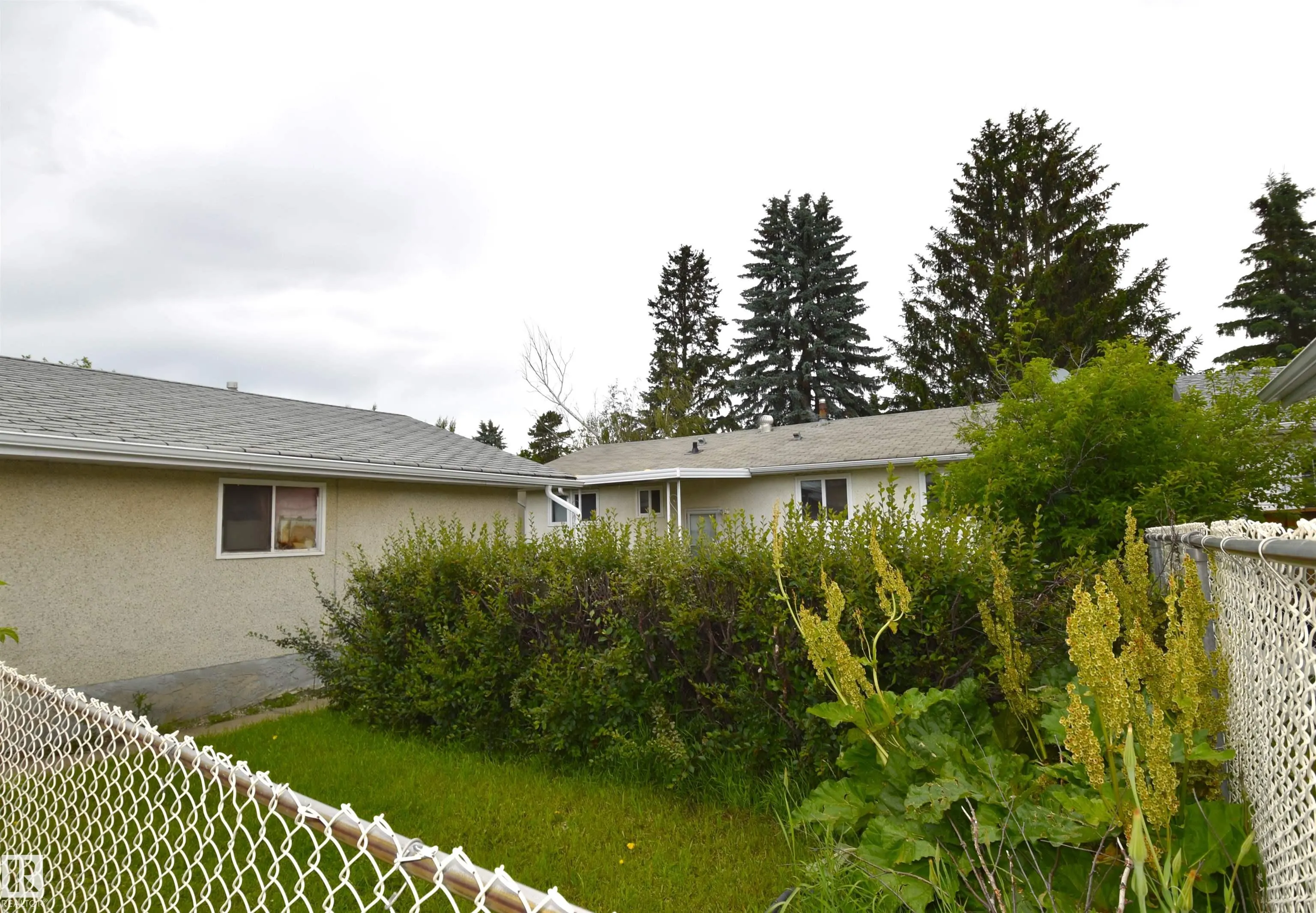 6 BEVERLY Avenue