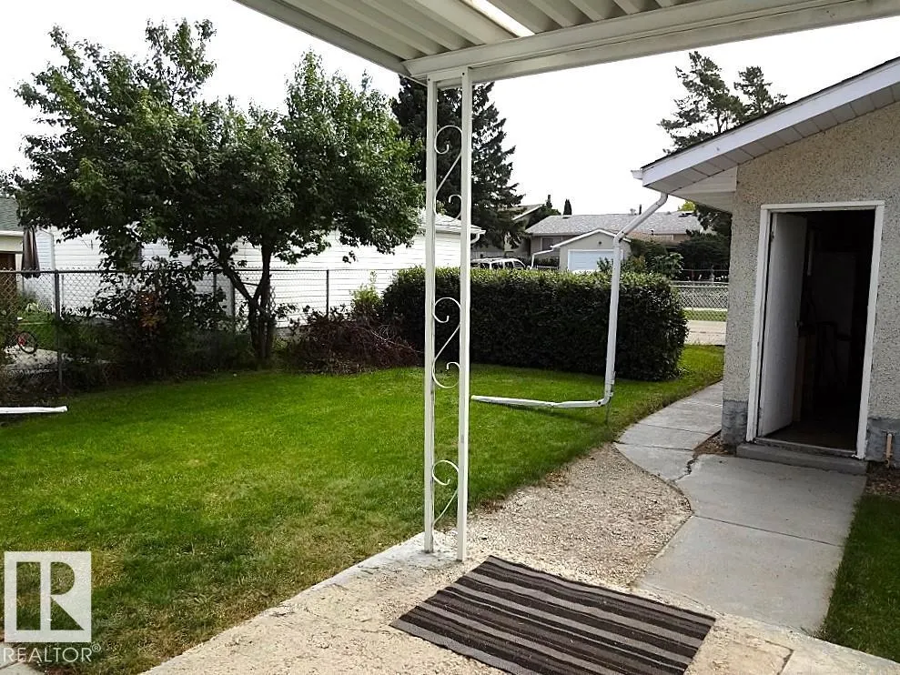 6 BEVERLY Avenue