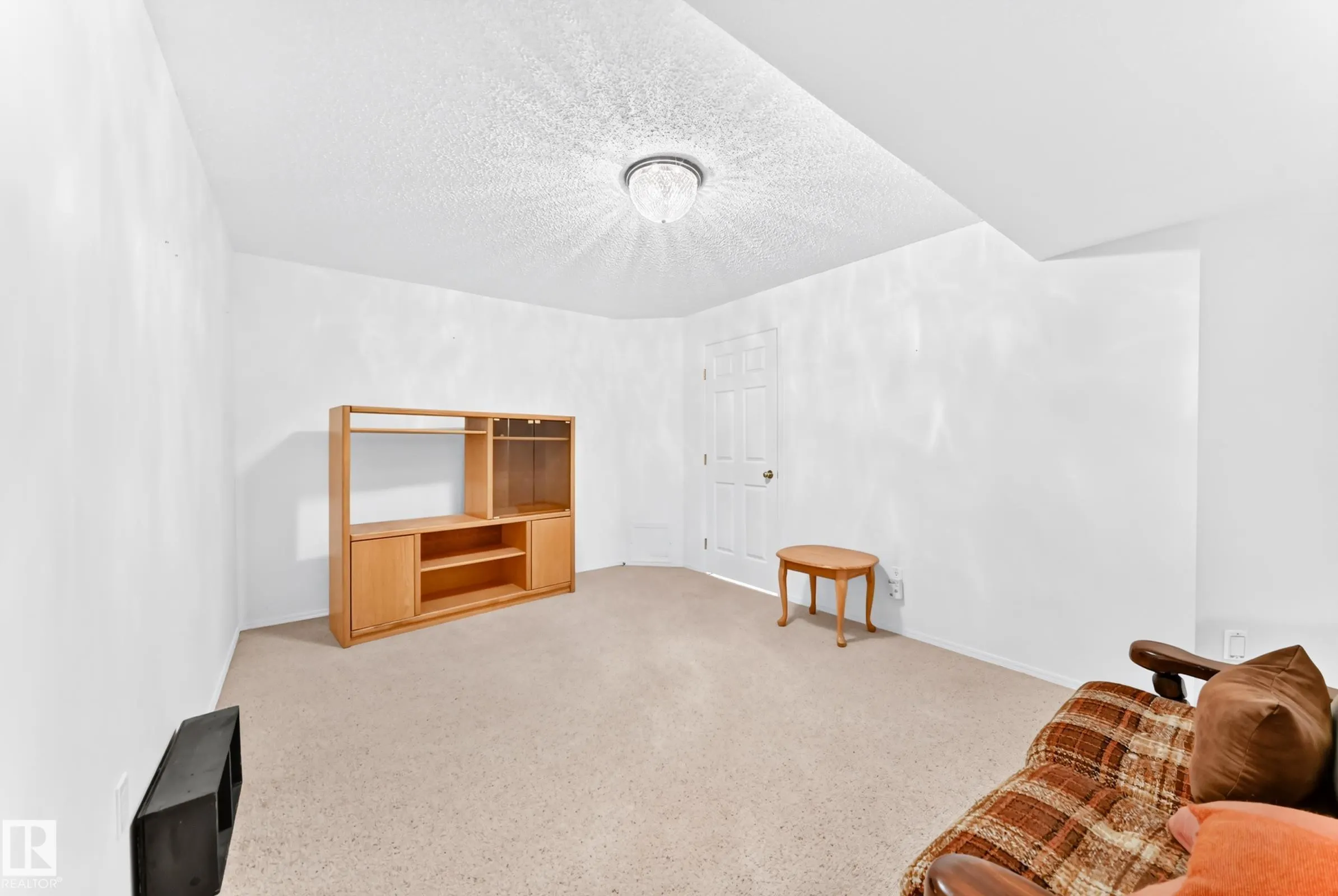 111 LAKESIDE Place