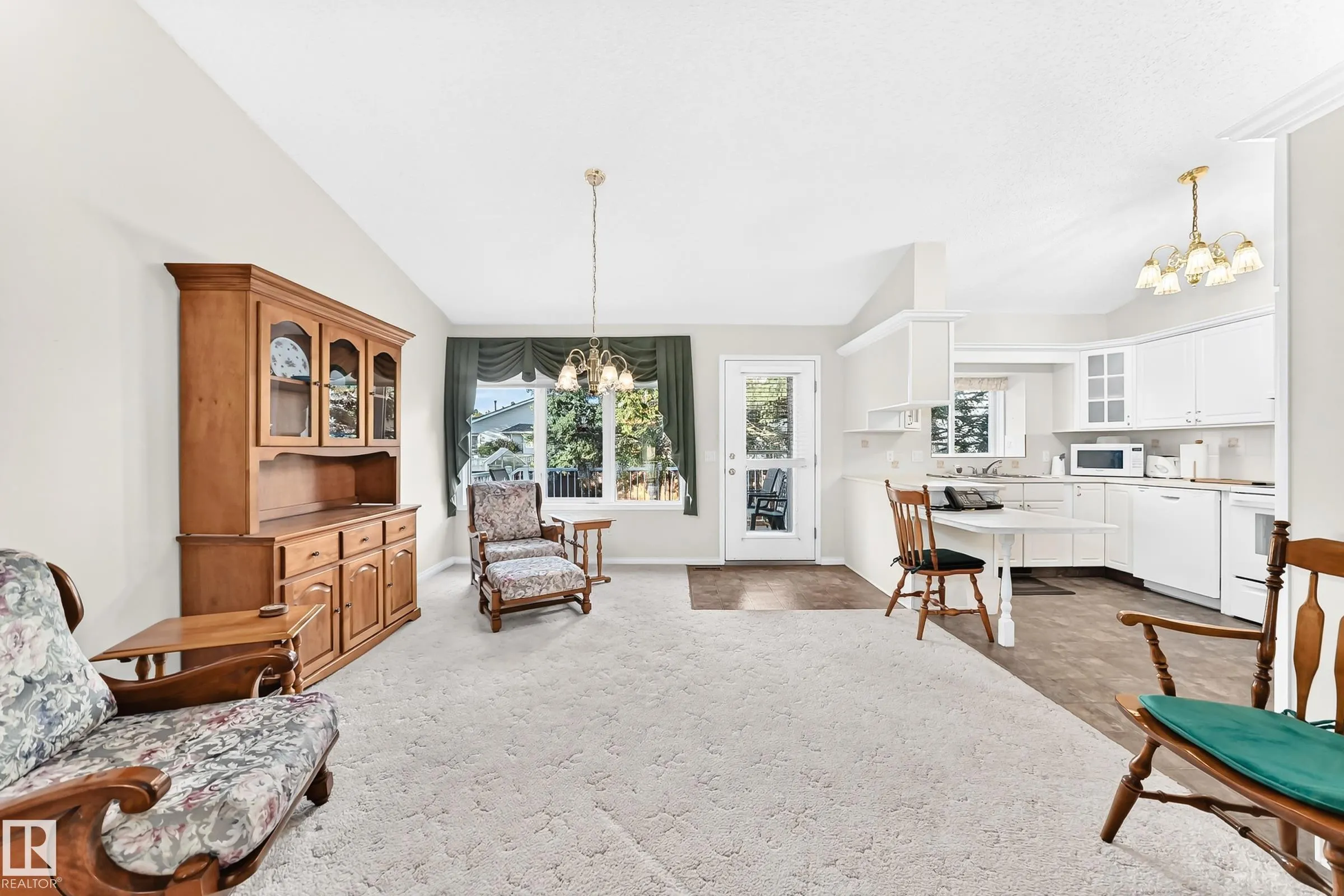 111 LAKESIDE Place