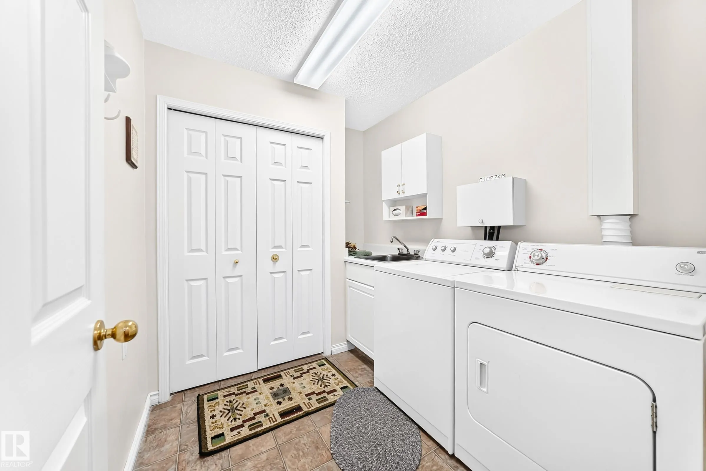 111 LAKESIDE Place