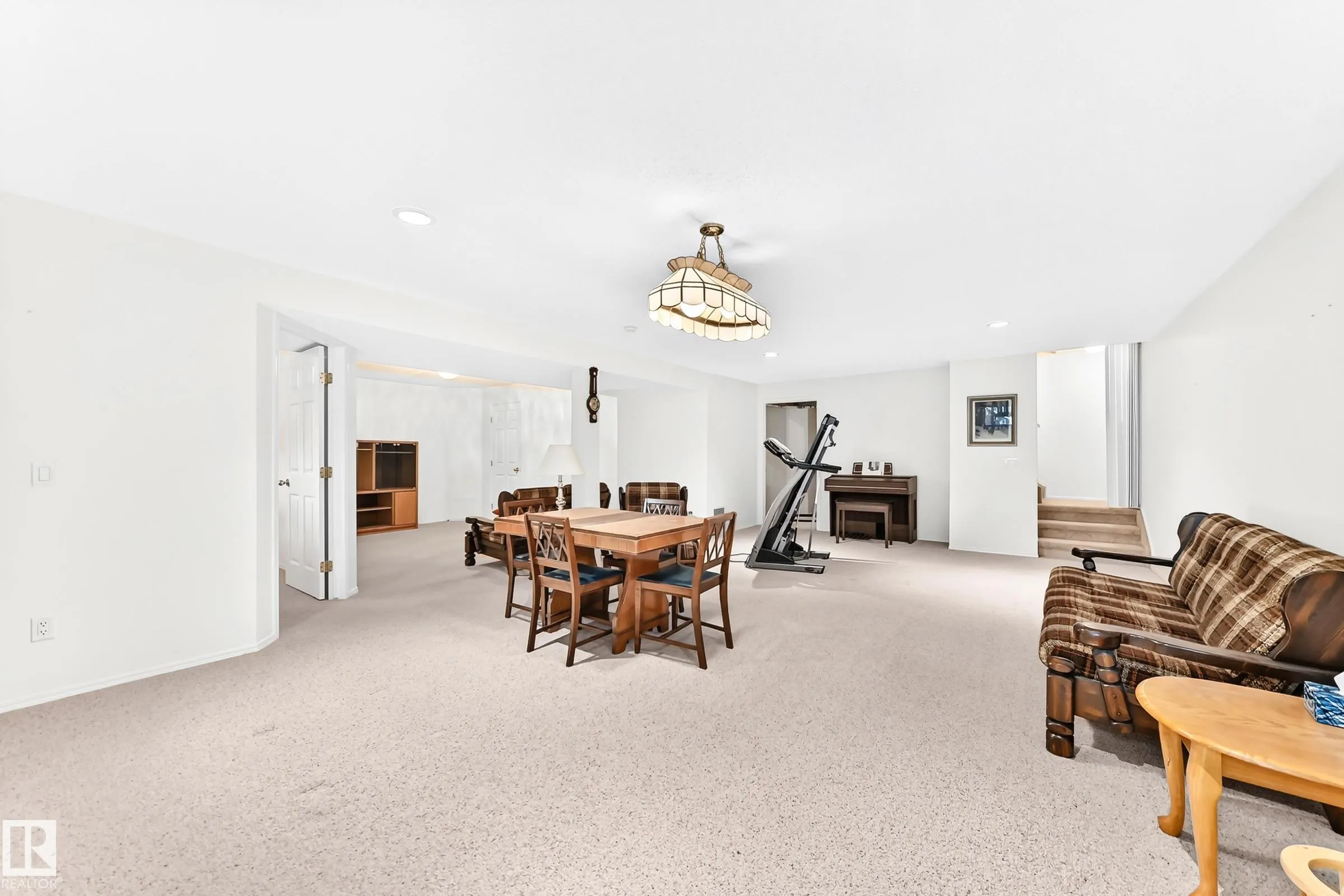 111 LAKESIDE Place