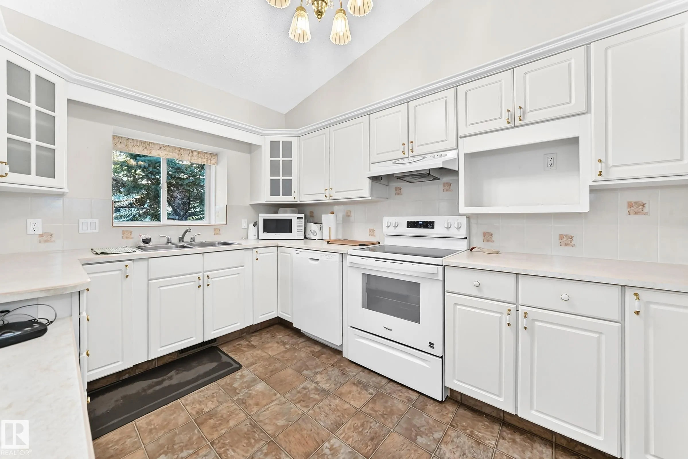 111 LAKESIDE Place