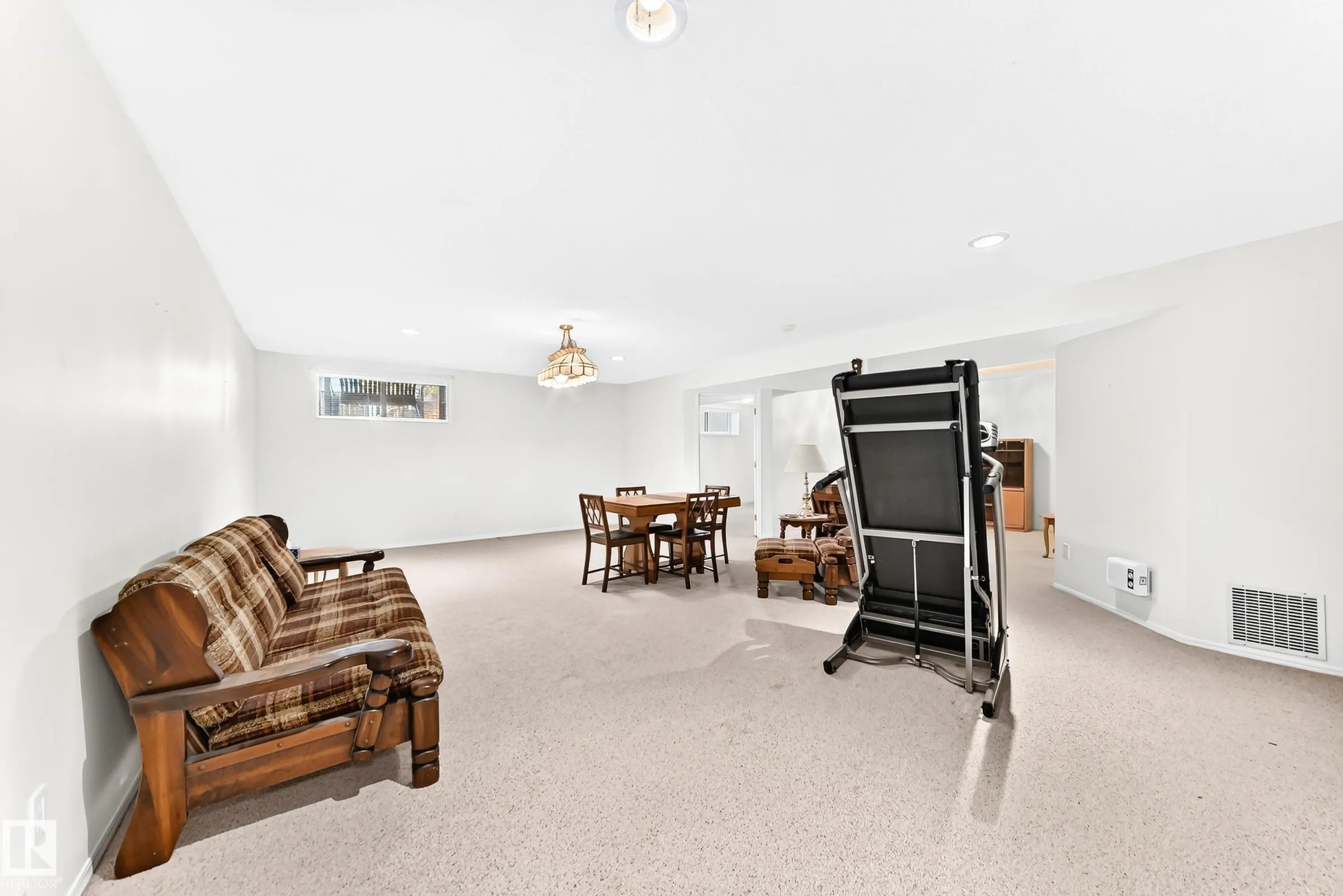 111 LAKESIDE Place