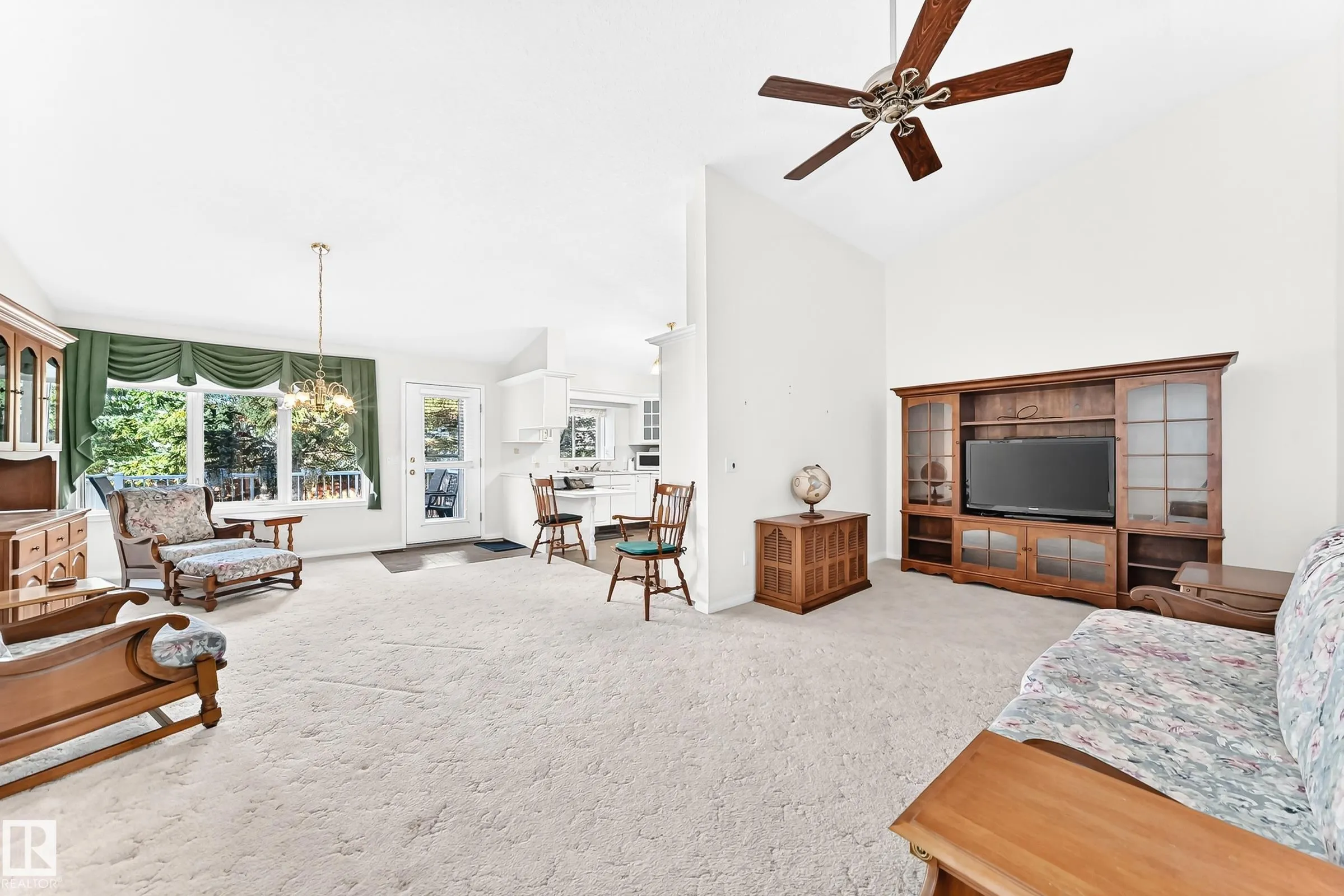 111 LAKESIDE Place