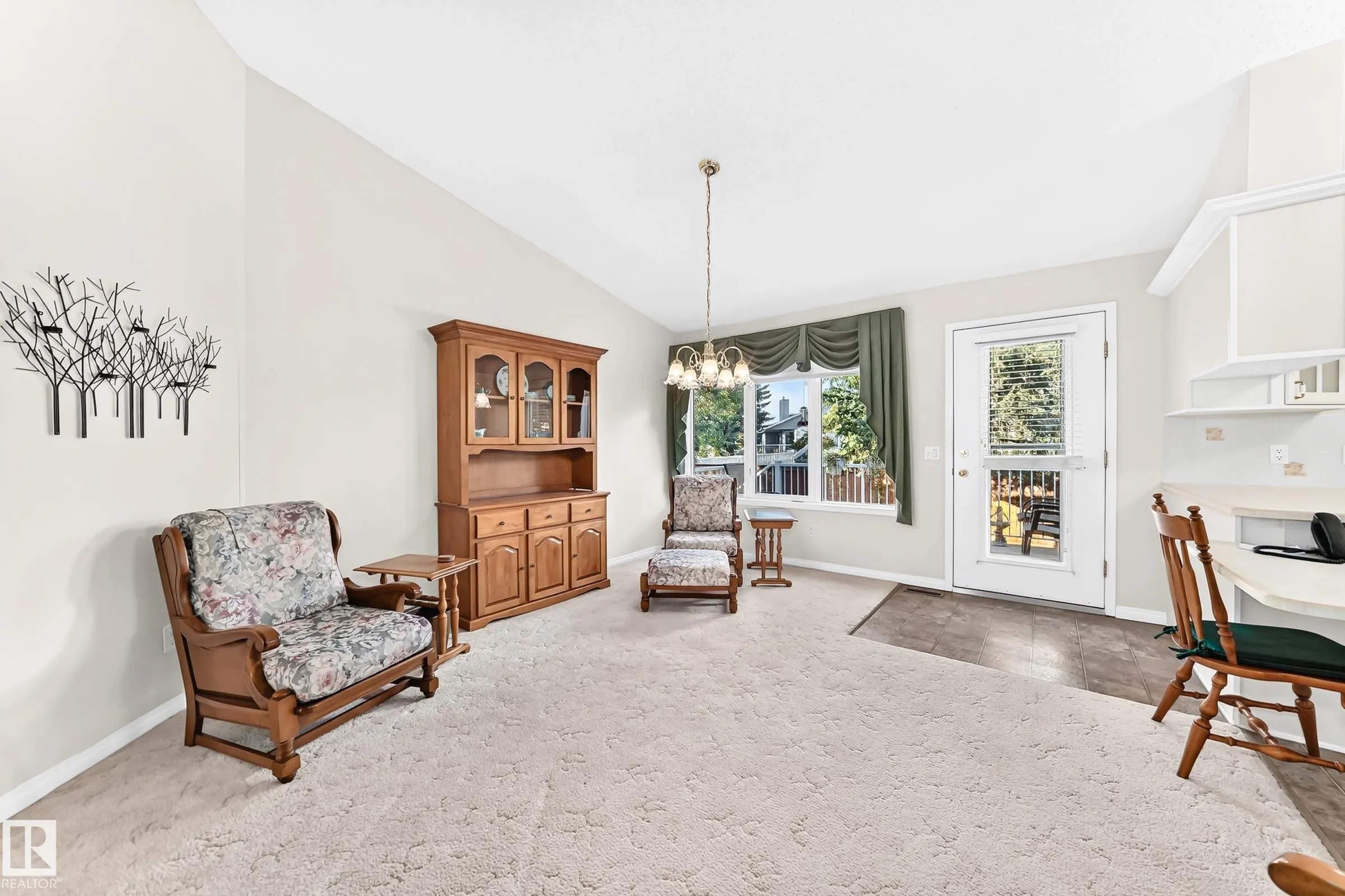 111 LAKESIDE Place