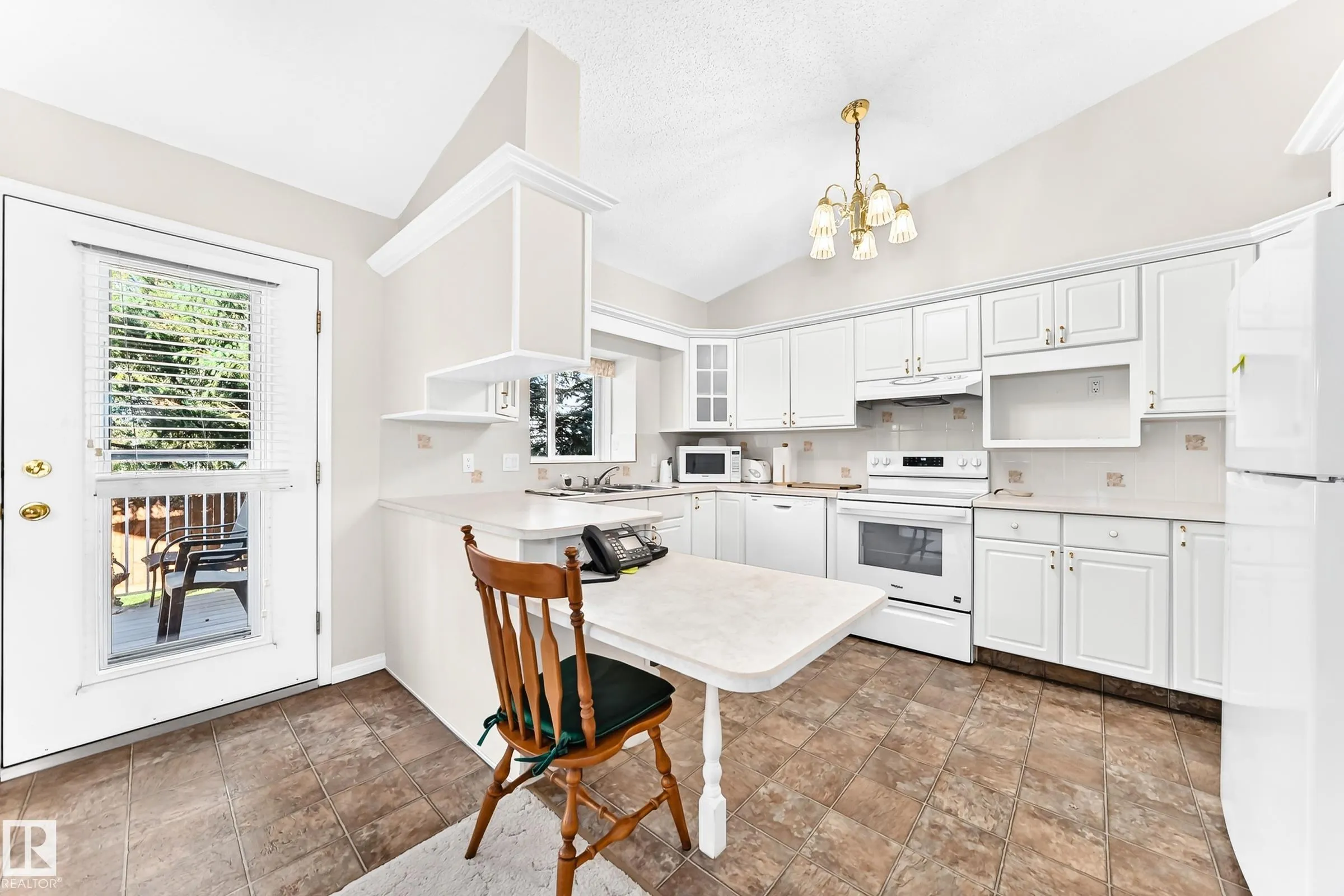 111 LAKESIDE Place