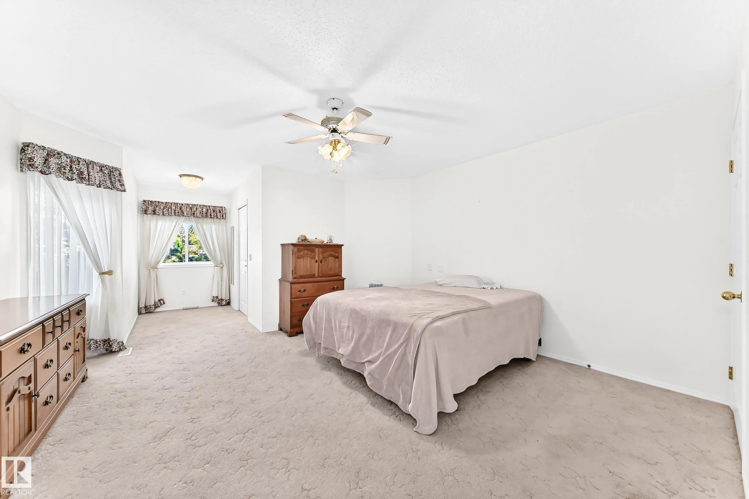 111 LAKESIDE Place