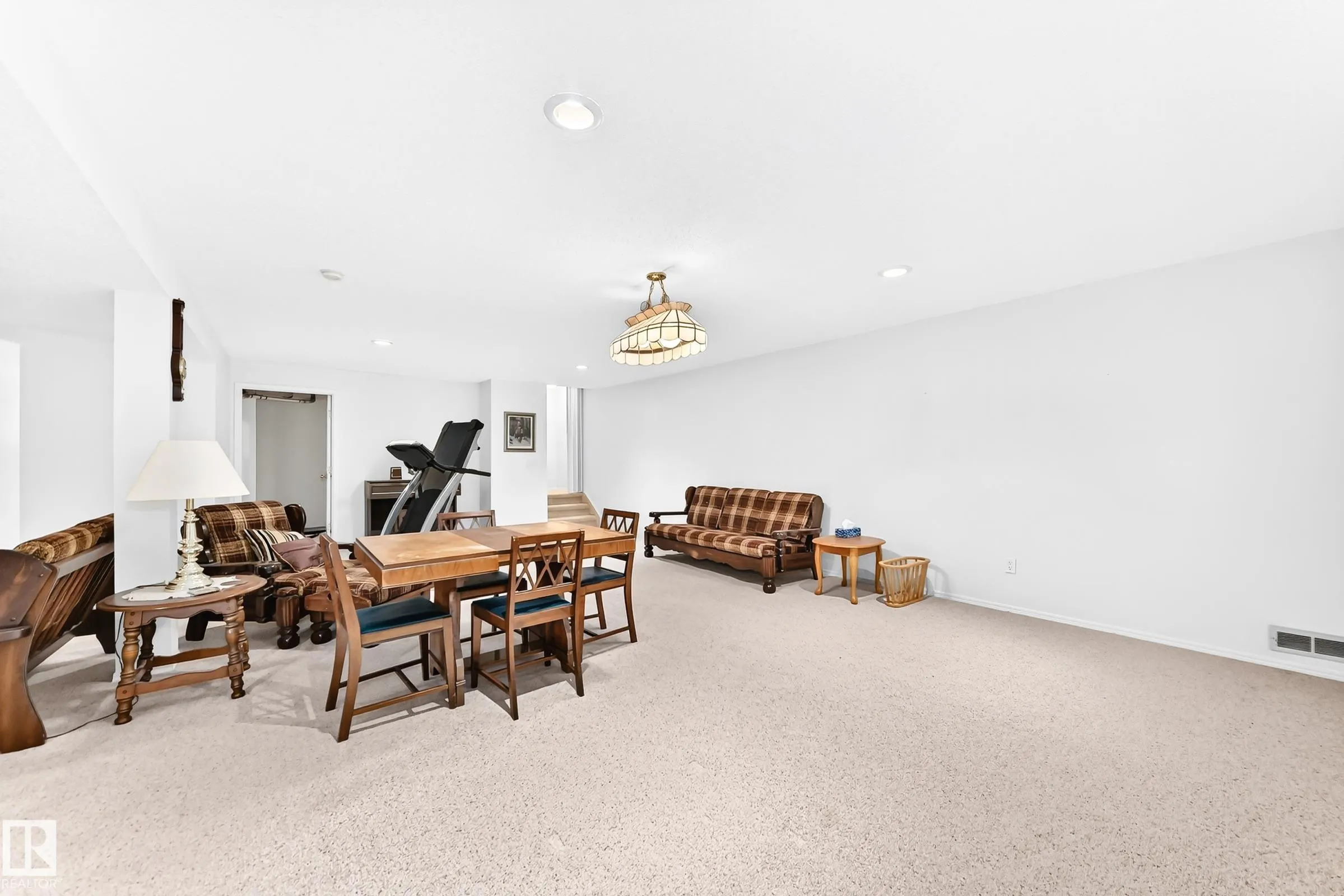 111 LAKESIDE Place