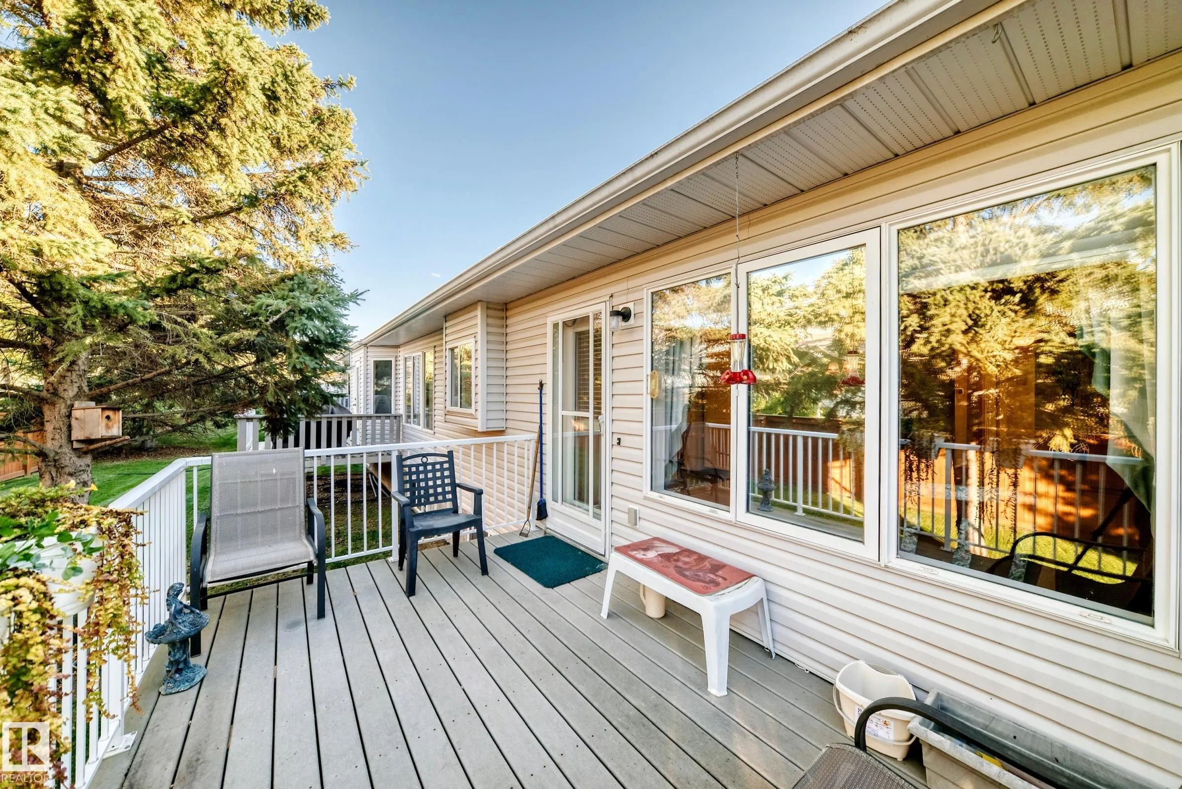 111 LAKESIDE Place
