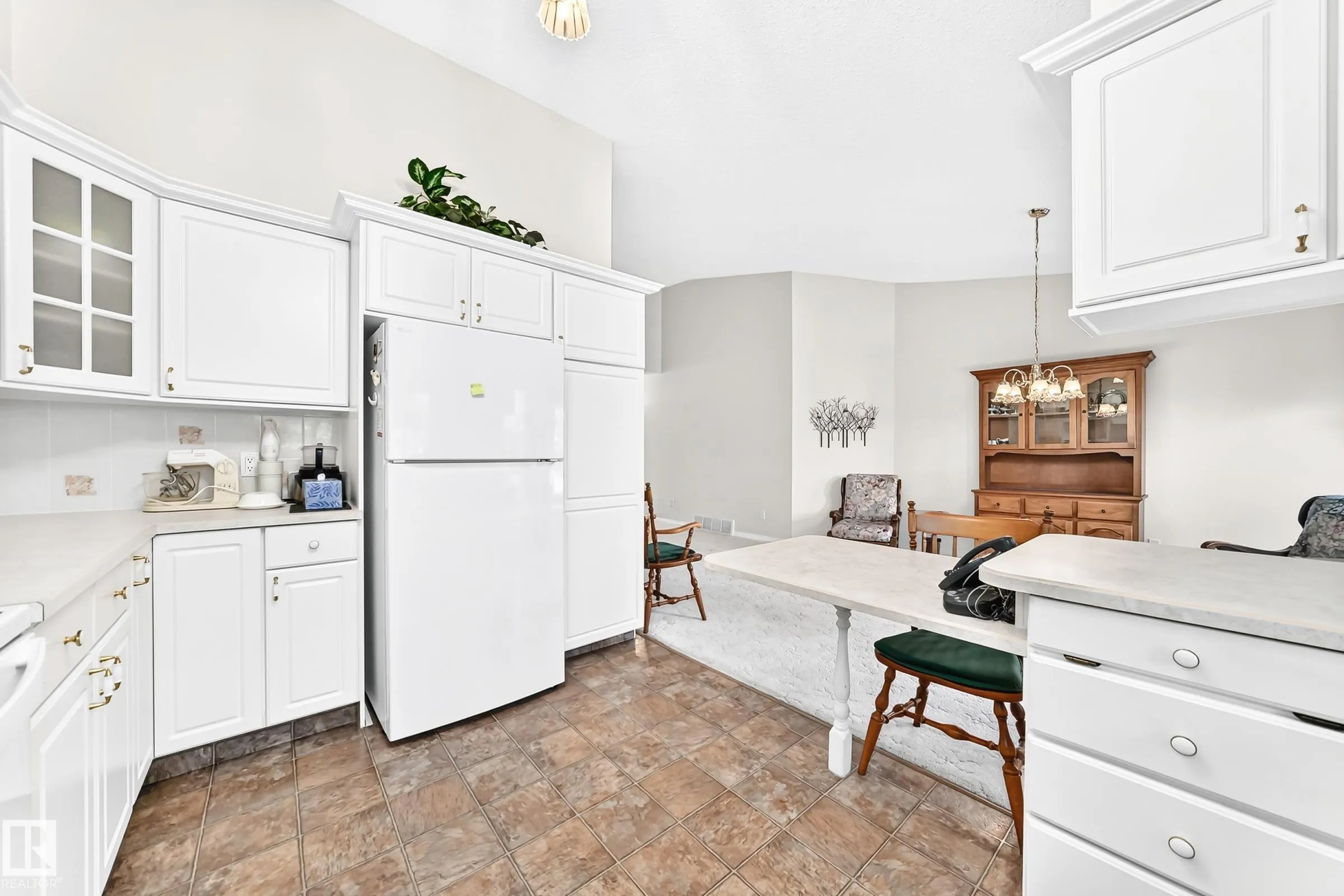 111 LAKESIDE Place