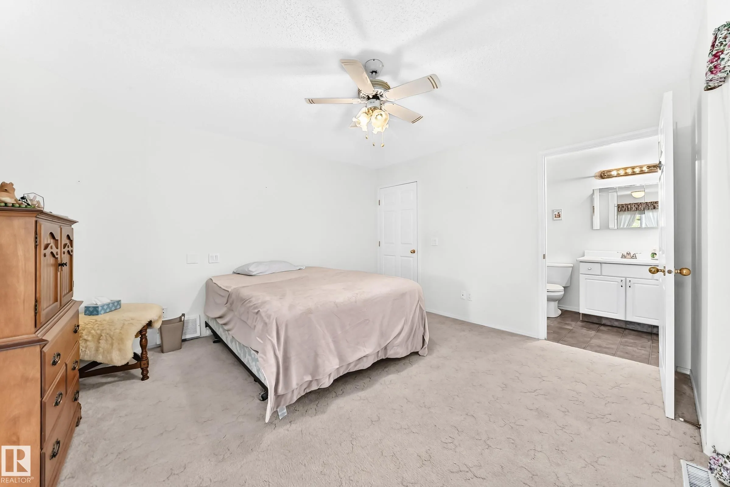 111 LAKESIDE Place