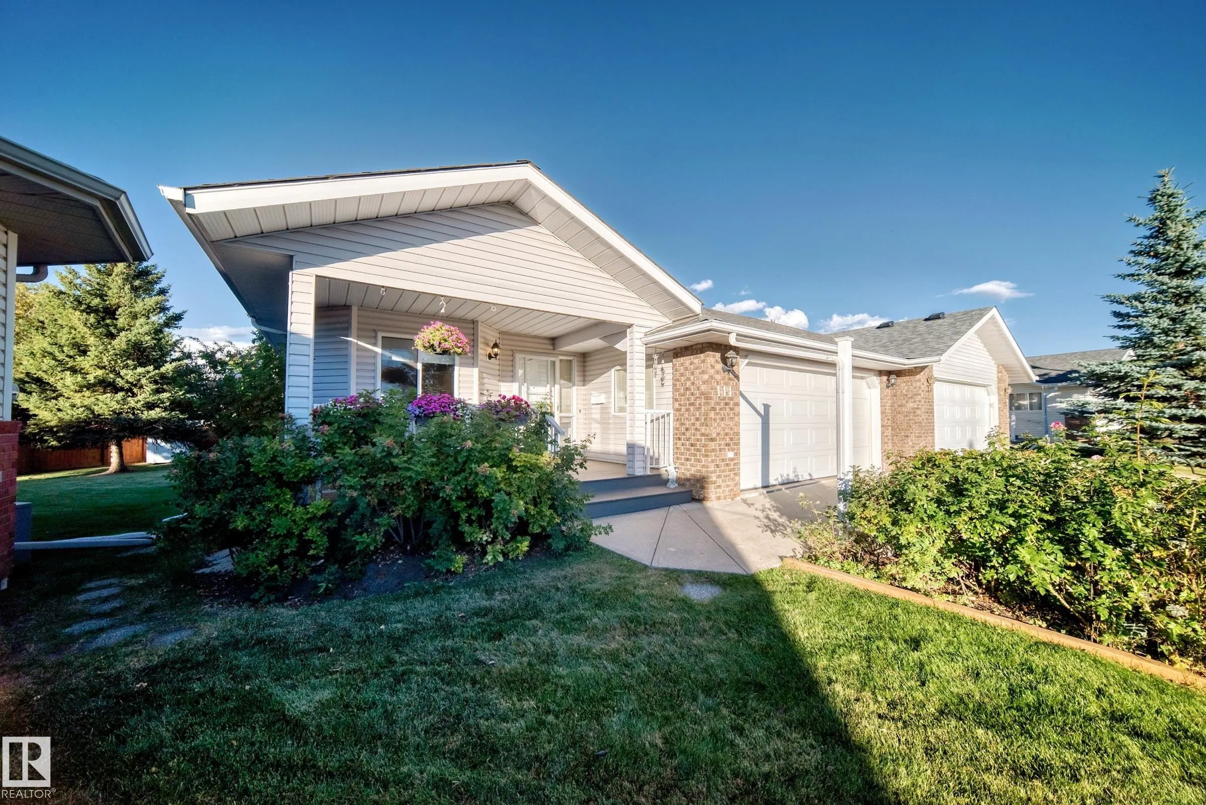 111 LAKESIDE Place
