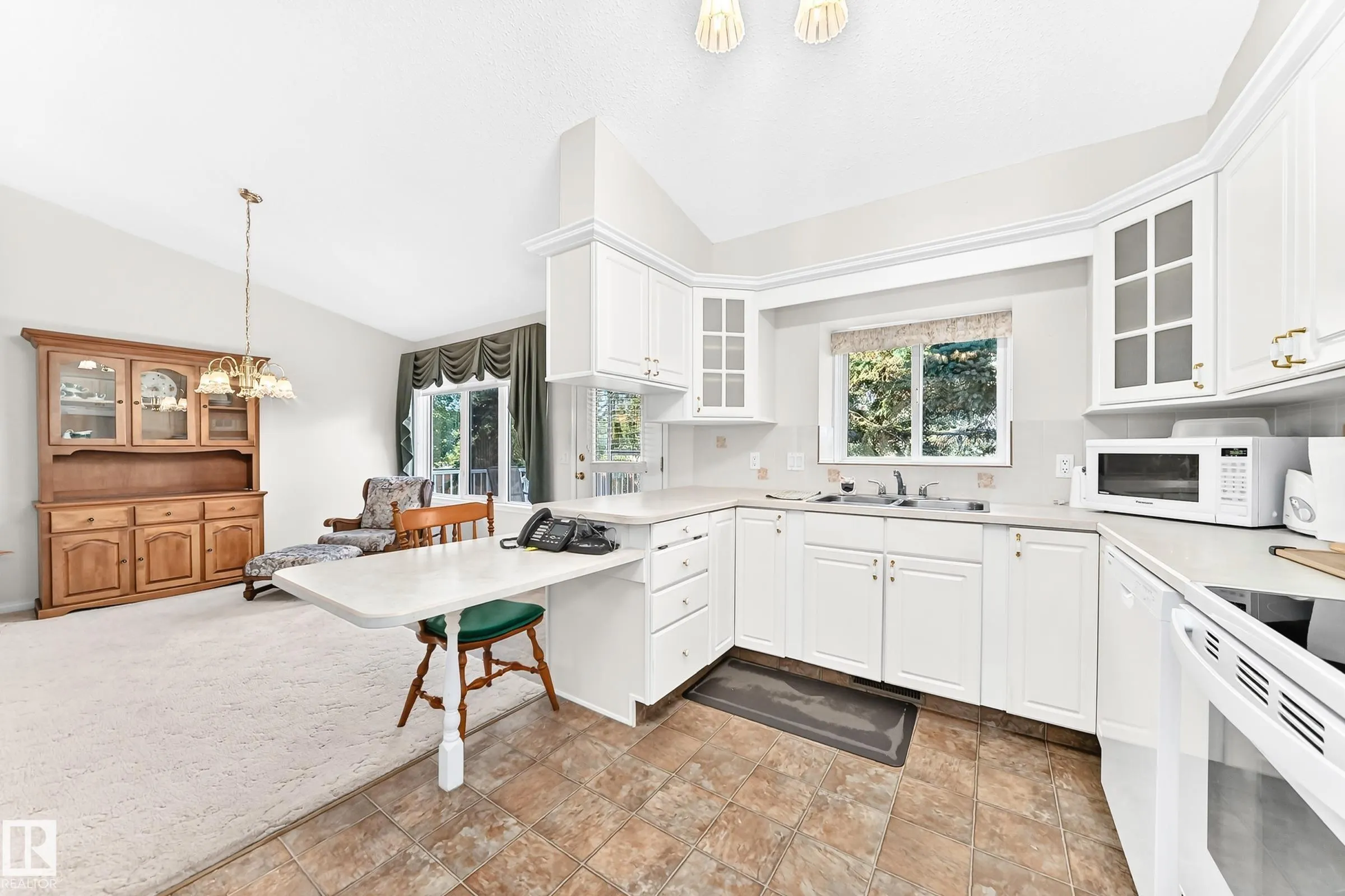 111 LAKESIDE Place
