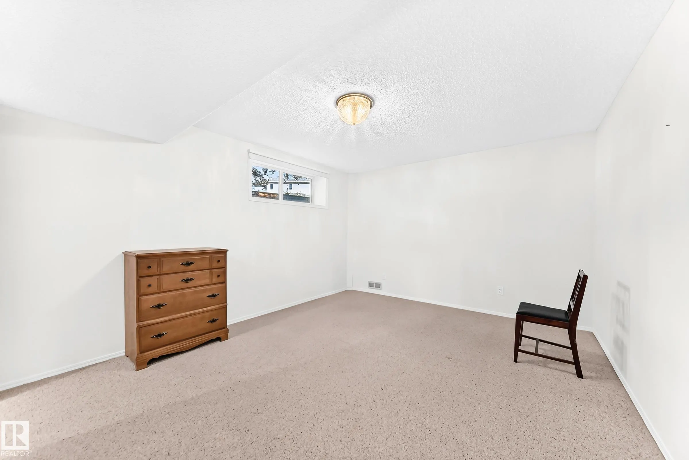 111 LAKESIDE Place