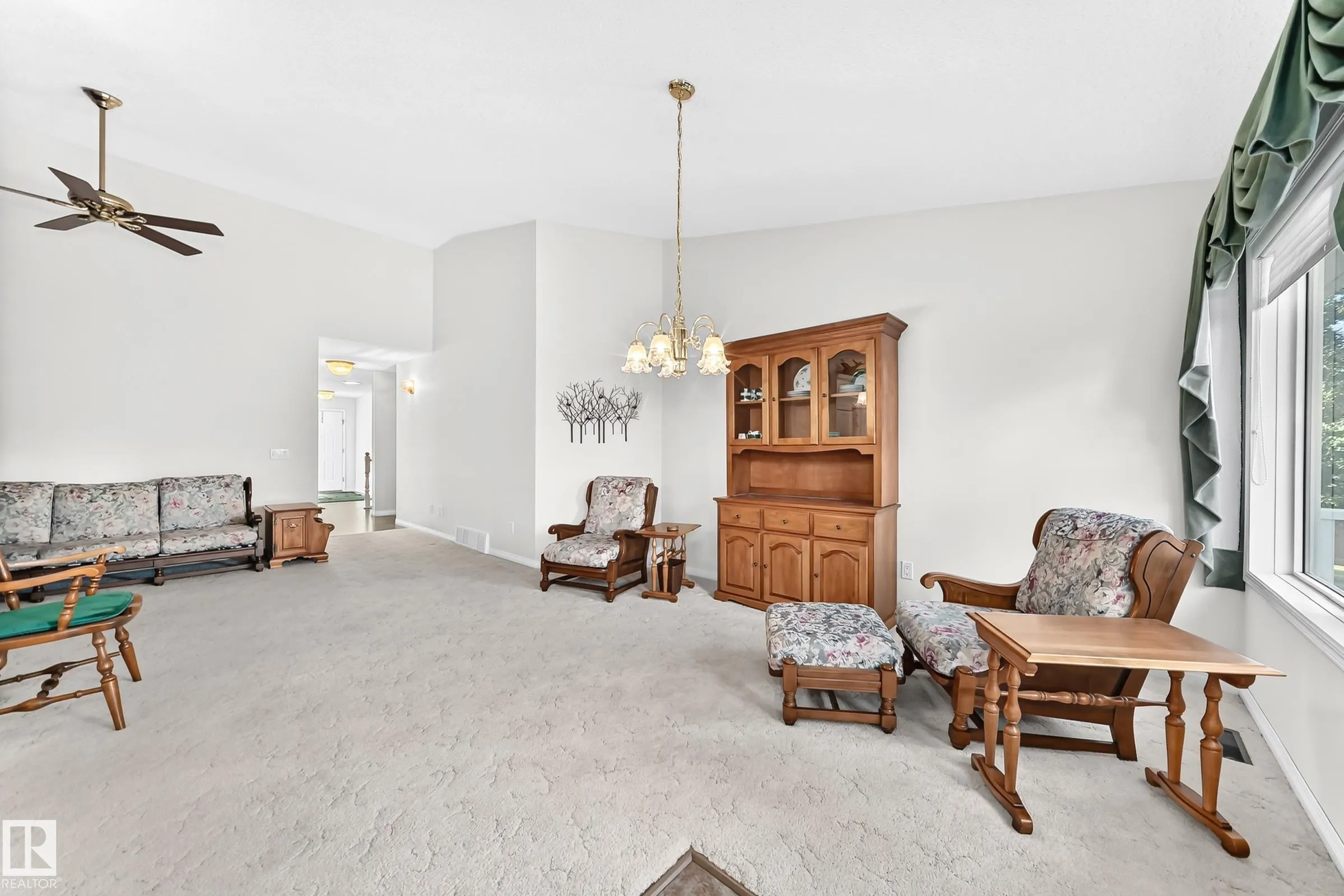 111 LAKESIDE Place