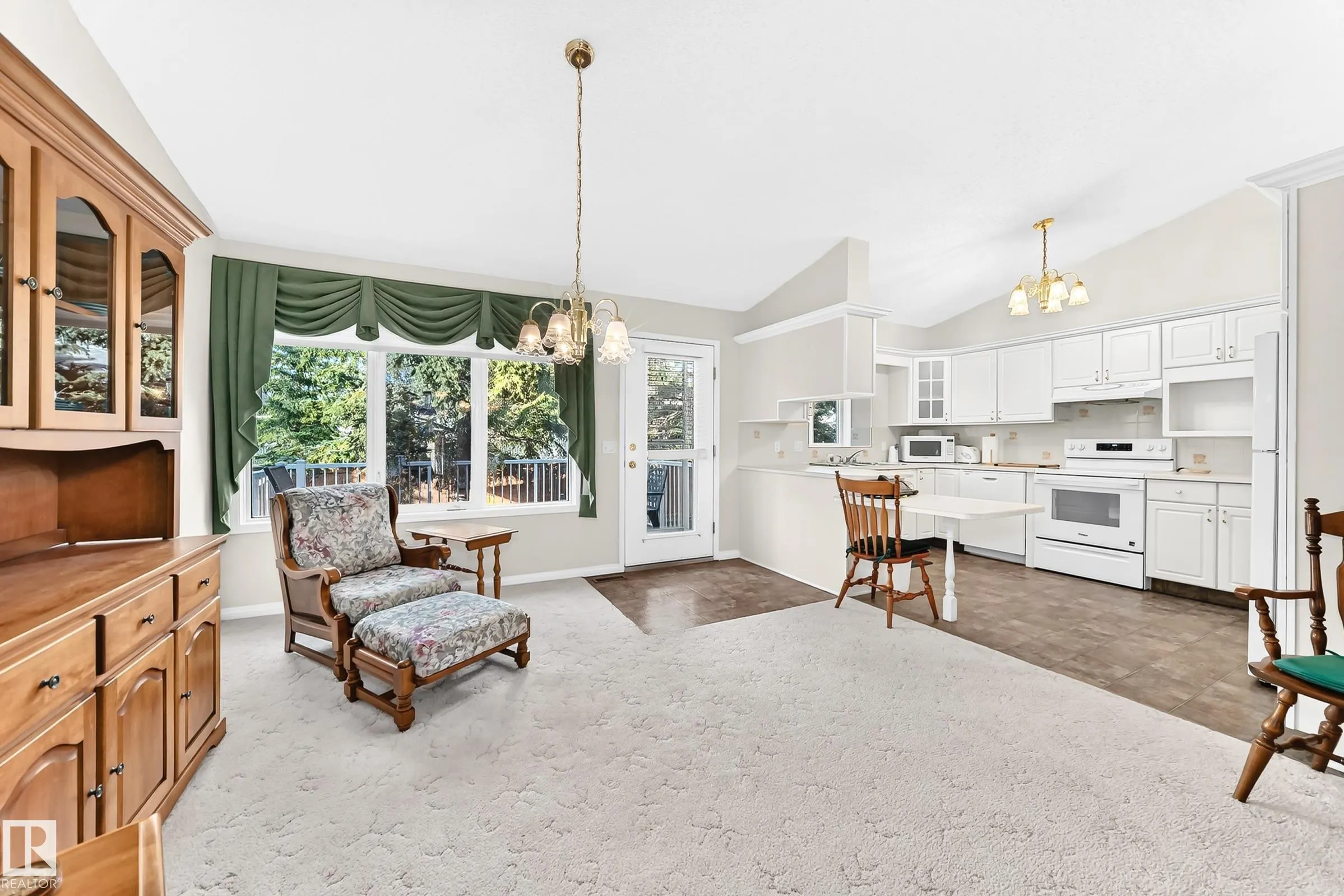 111 LAKESIDE Place
