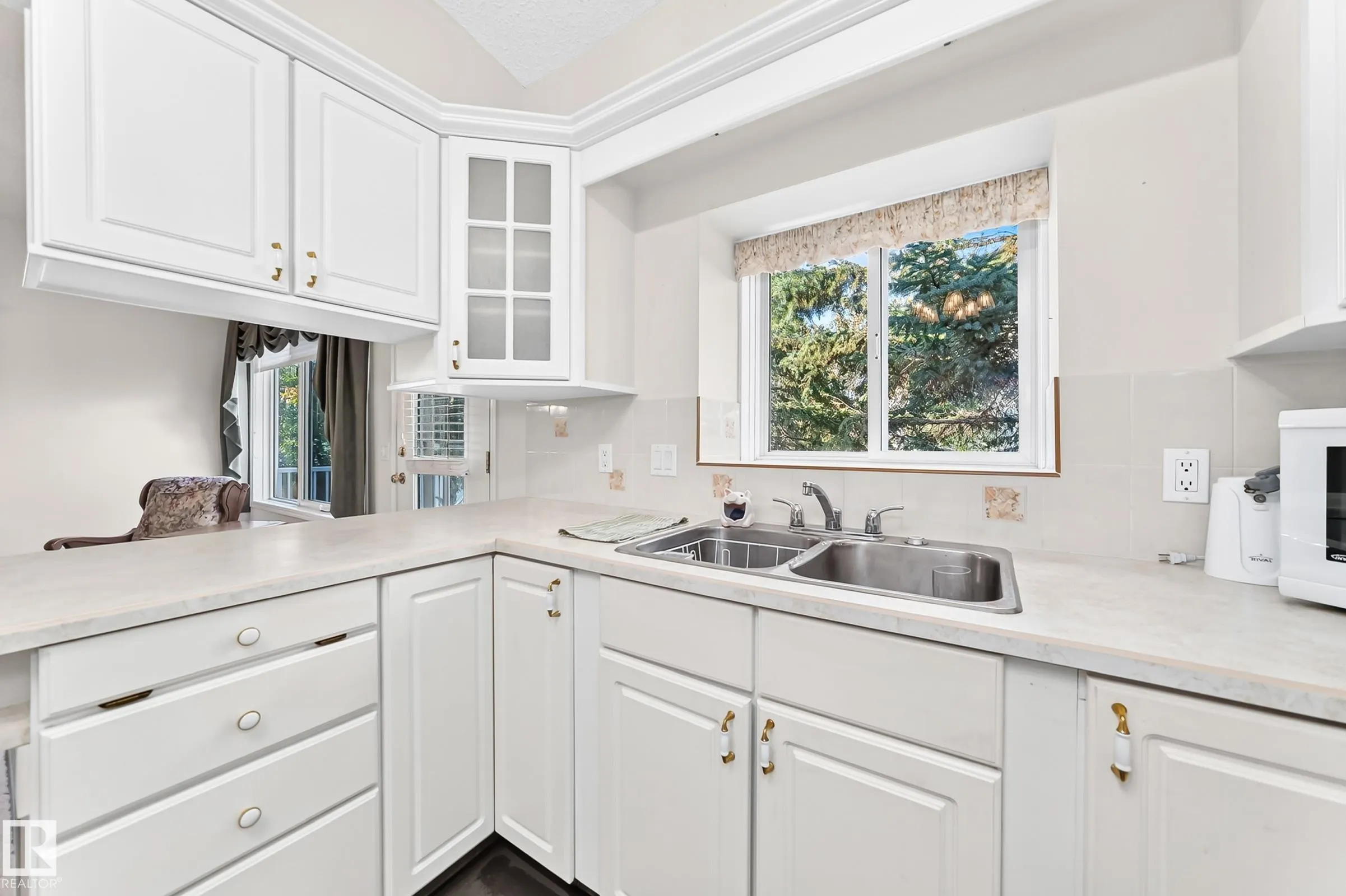 111 LAKESIDE Place