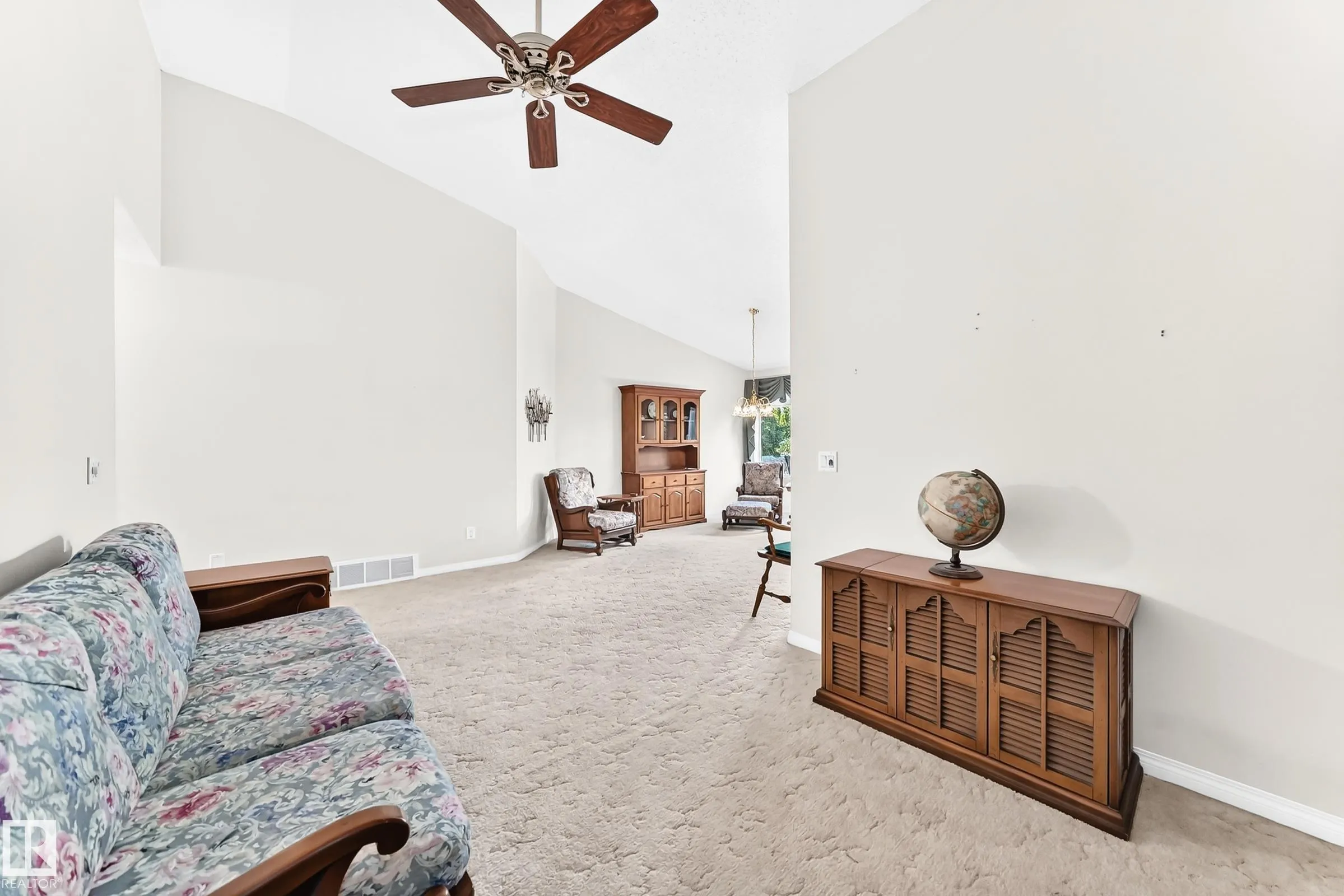 111 LAKESIDE Place