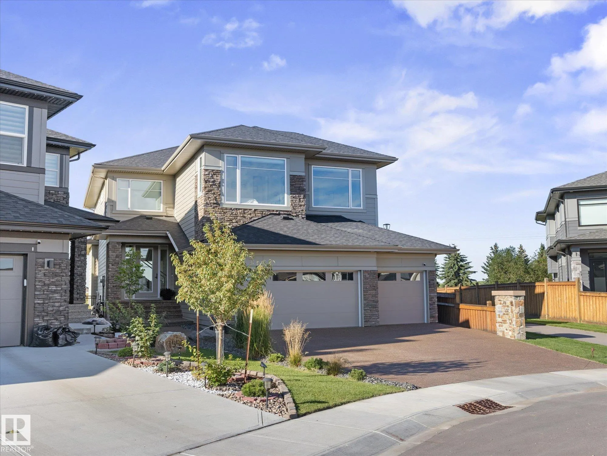 1558 HOWES Place