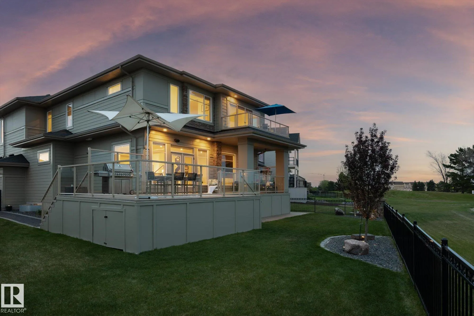 1558 HOWES Place