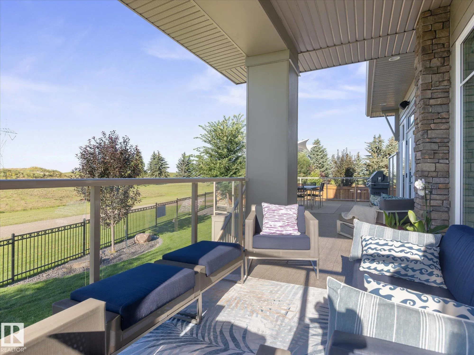 1558 HOWES Place